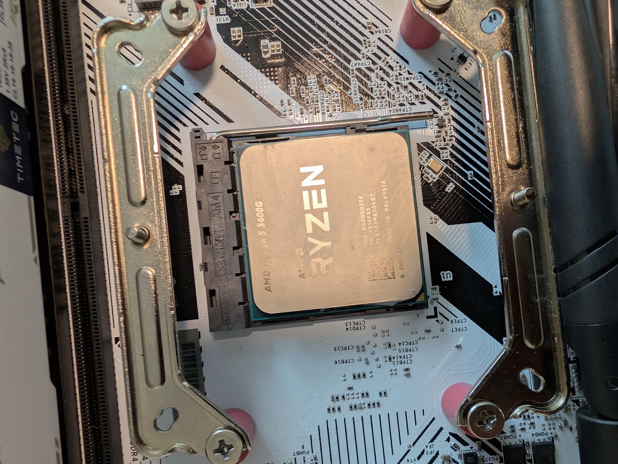 ASRock B550 Pro4 SE with Ryzen 5 5600g, 32gb DDR4 3200 ram, thermalright RGB cooler and 1tb GEN3 SSD