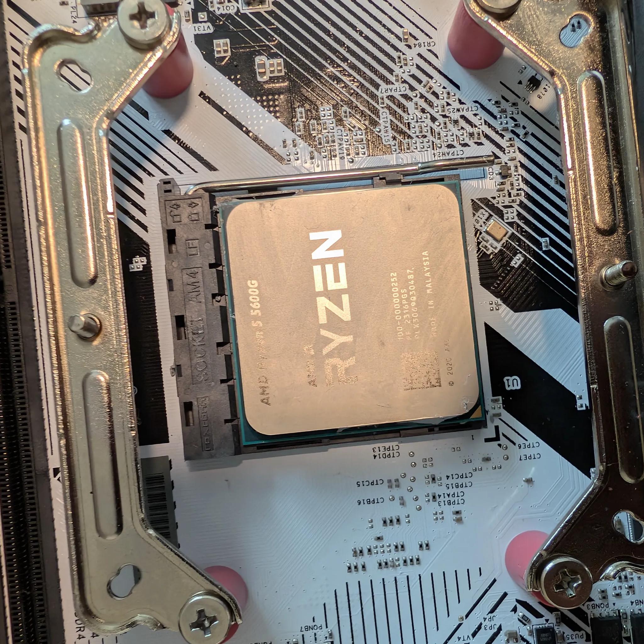 ASRock B550 Pro4 SE with Ryzen 5 5600g, 32gb DDR4 3200 ram, thermalright RGB cooler and 1tb GEN3 SSD