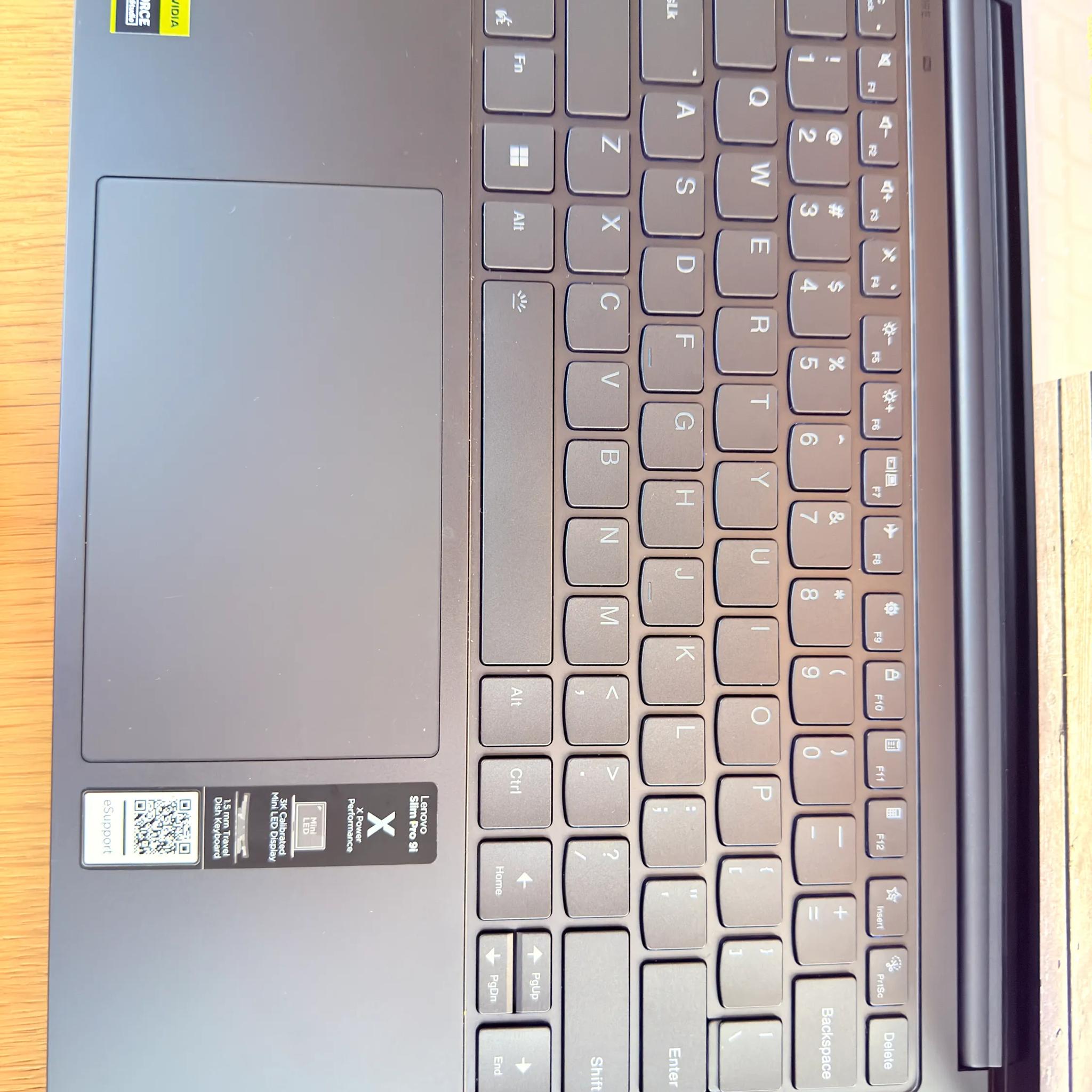 LIKE NEW! Lenovo Slim Pro 9i 14"