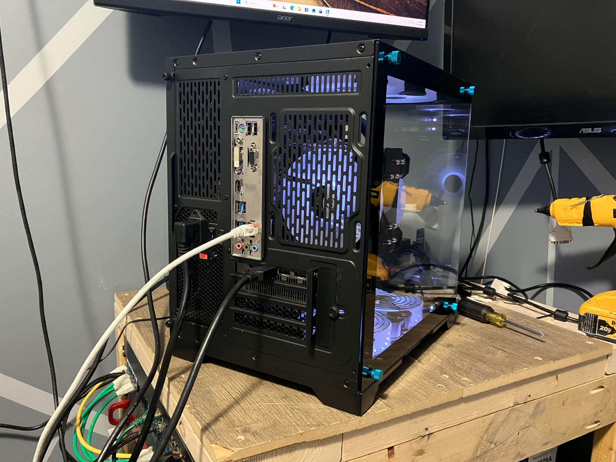 i7-9700 | RX 5700 XT | 16 GB Ram | 512 GM NVMe | 600W PSU | Win 11 Pro | RGB | Tempered Glass