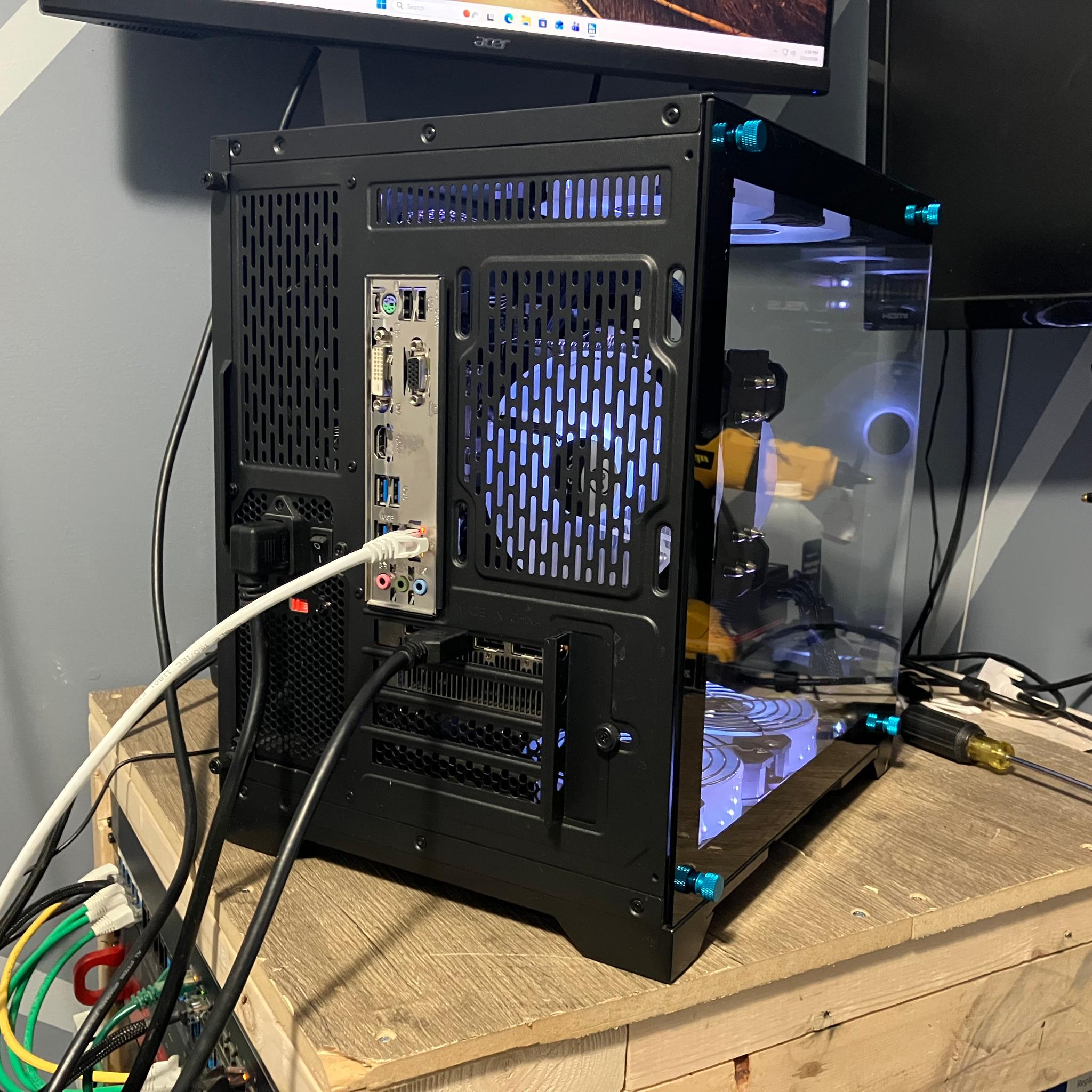 i7-9700 | RX 5700 XT | 16 GB Ram | 512 GM NVMe | 600W PSU | Win 11