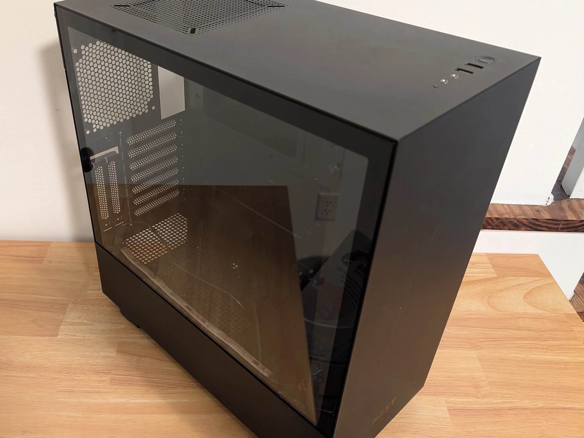 NZXT H500i mid-tower case
