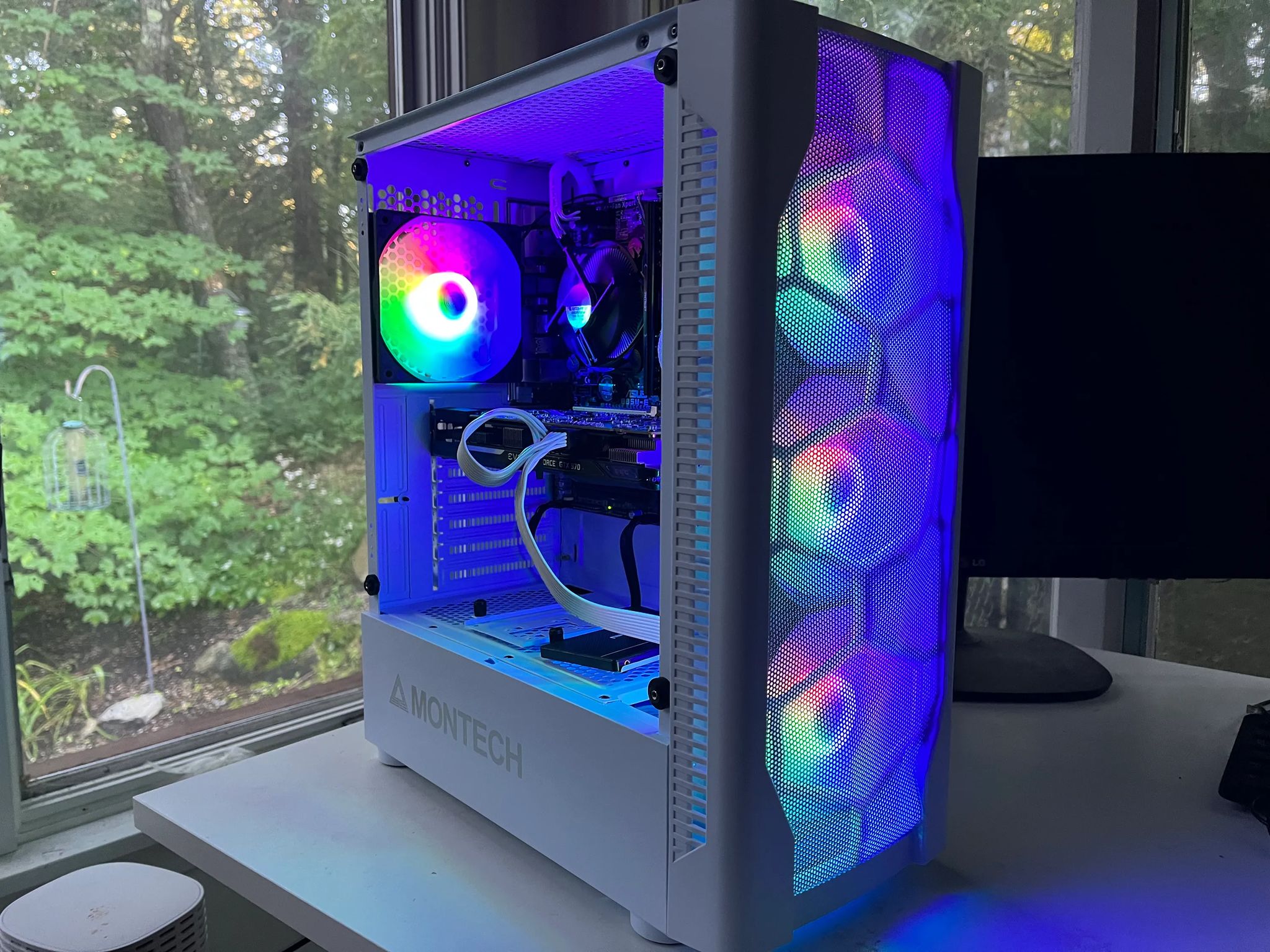 Budget White Gaming PC | Intel i5 | GTX 970 | 16GB RAM | 512GB SSD | RGB