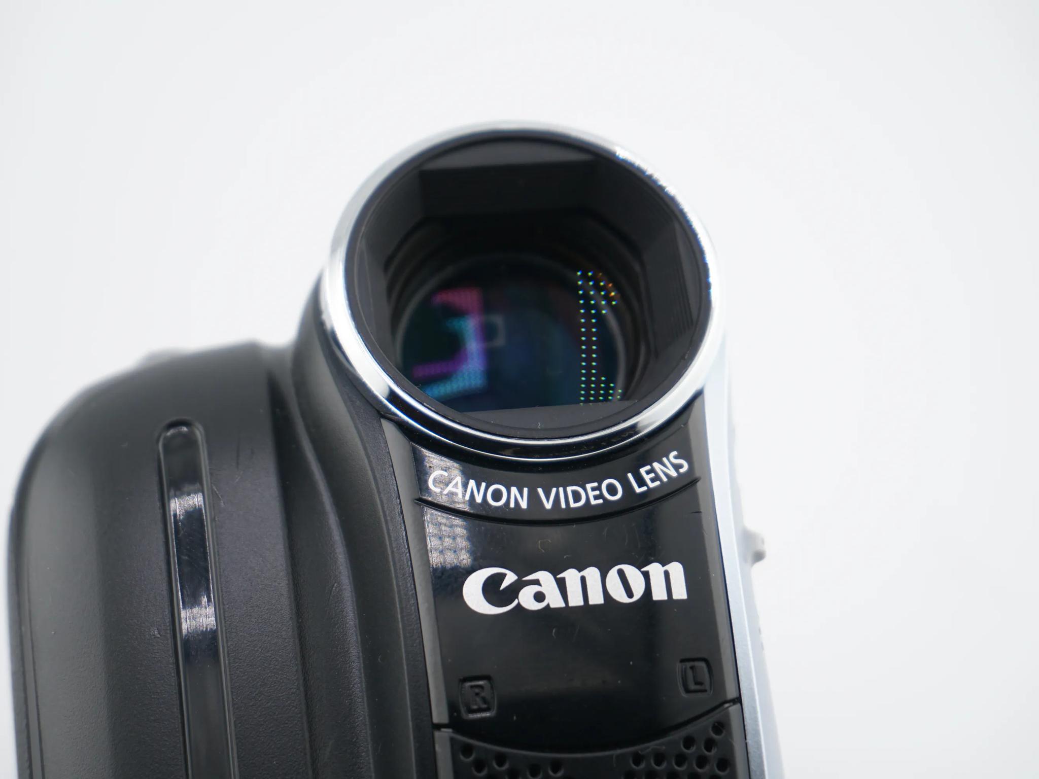Canon ZR930 Camcorder + Battery & Power Adapter