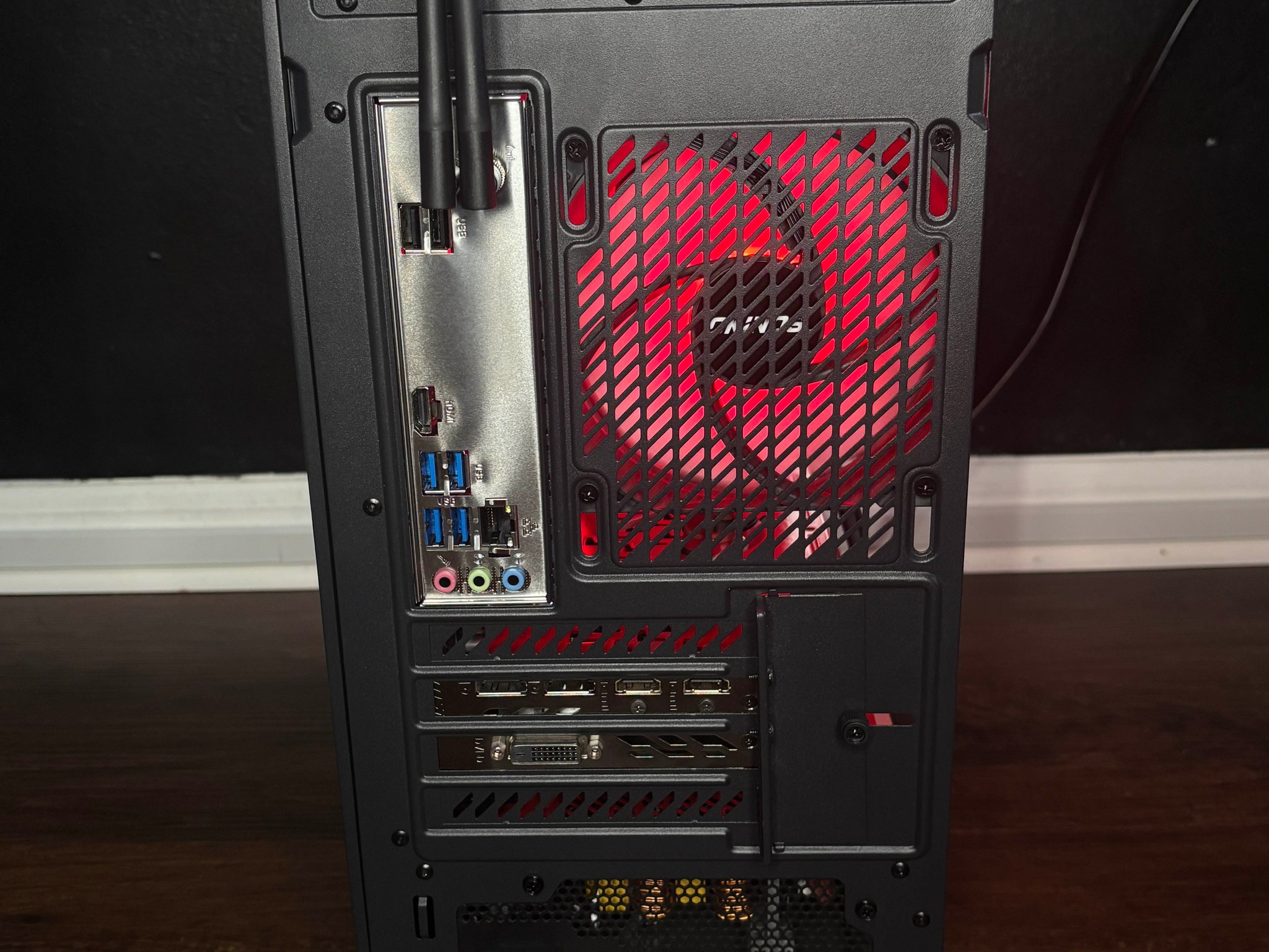 Red Gaming PC (GTX 1080 Ti 11GB + AMD Ryzen 5 3600 + 16GB DDR4 + SSD + HDD)