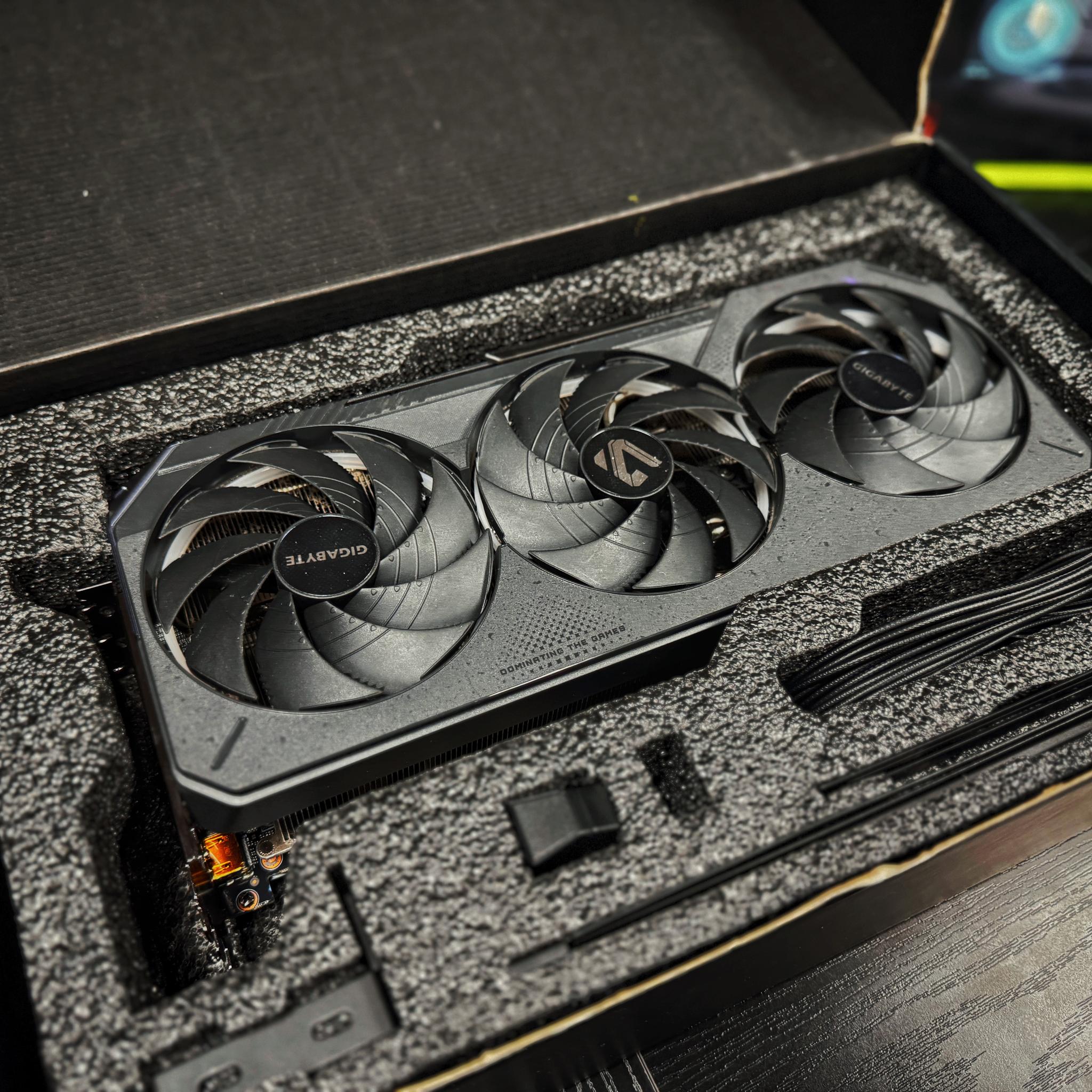GIGABYTE GeForce RTX 5090 GAMING OC 32G
