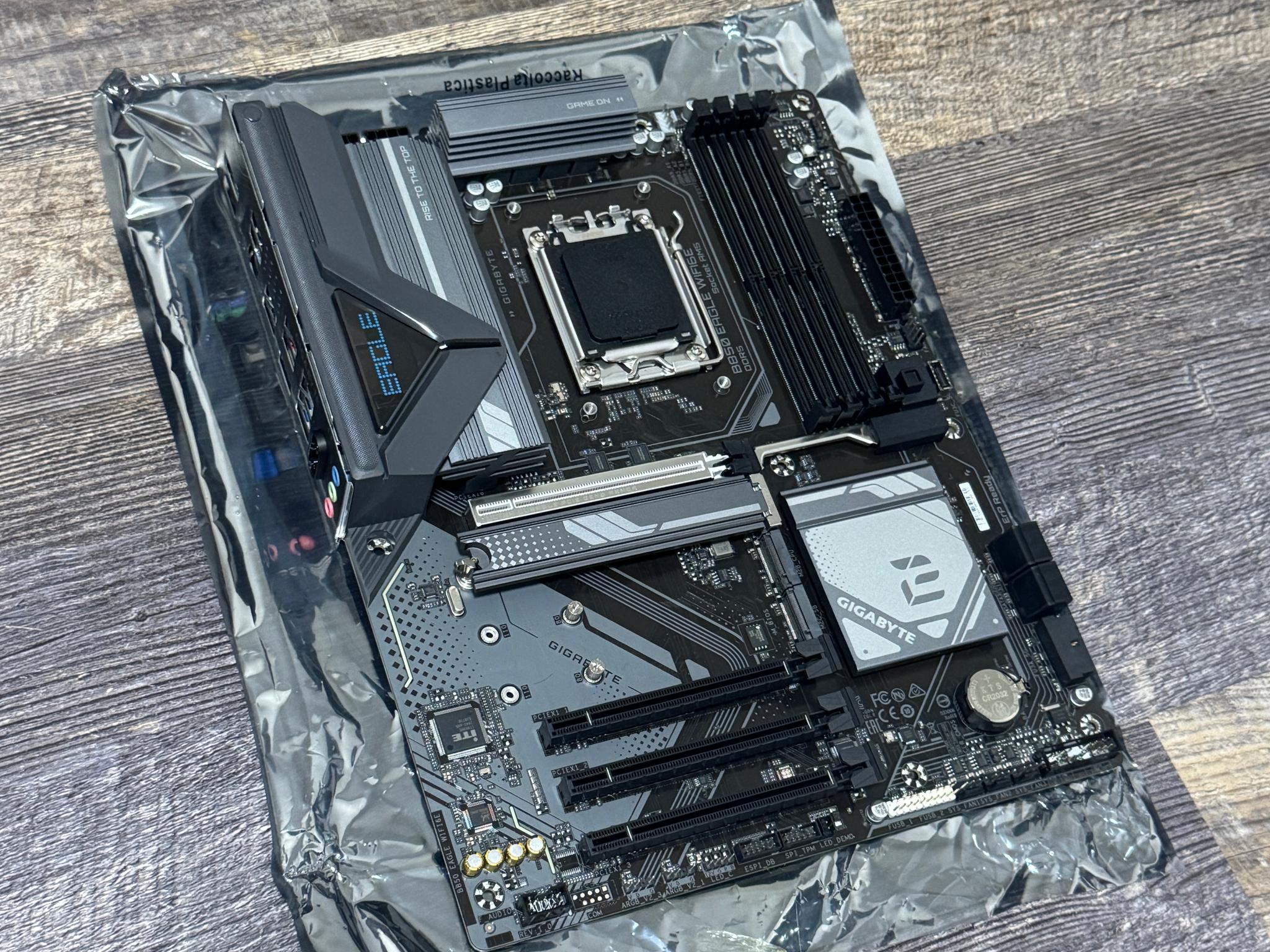 GIGABYTE B850 Eagle Wifi6E - AM5 Motherboard