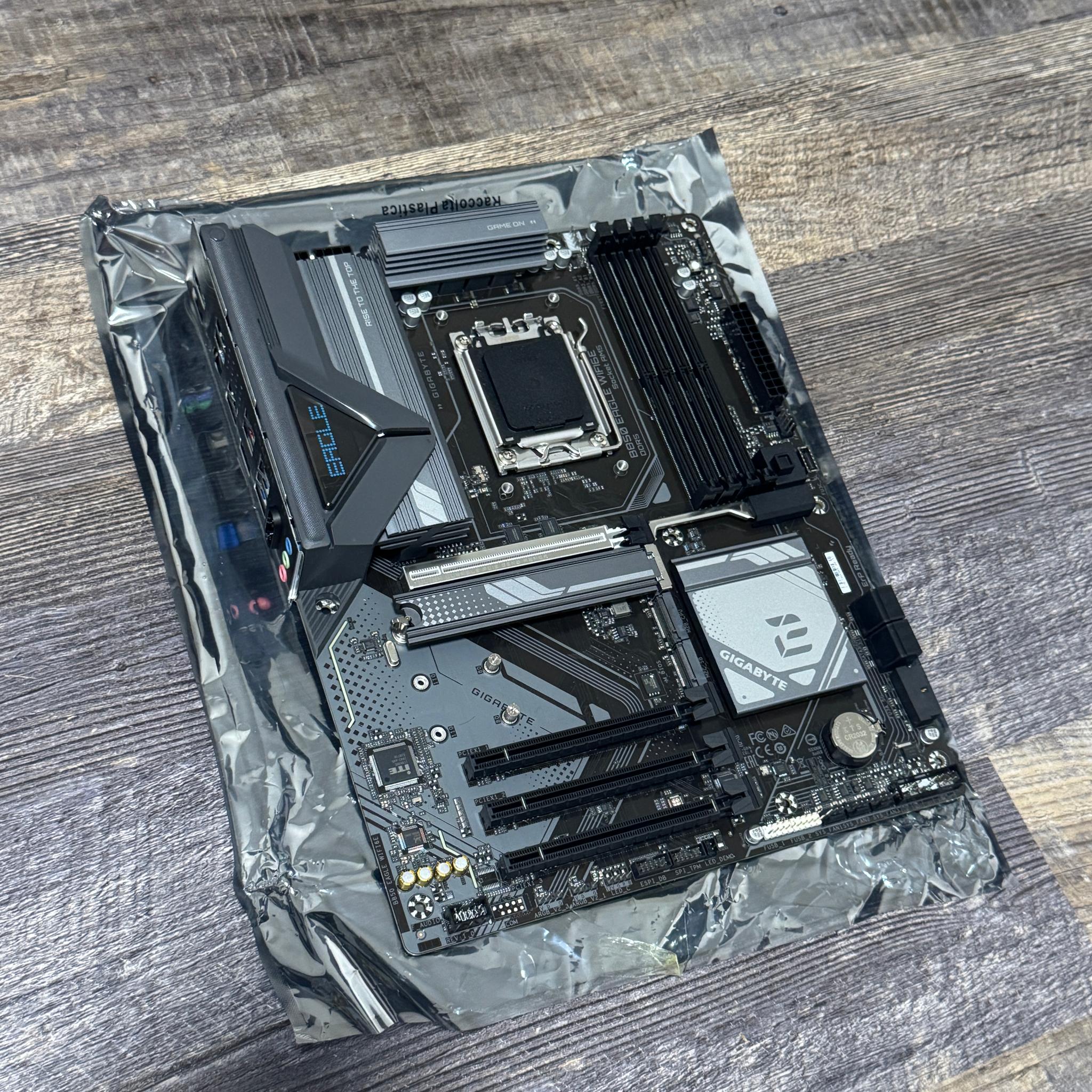 GIGABYTE B850 Eagle Wifi6E - AM5 Motherboard