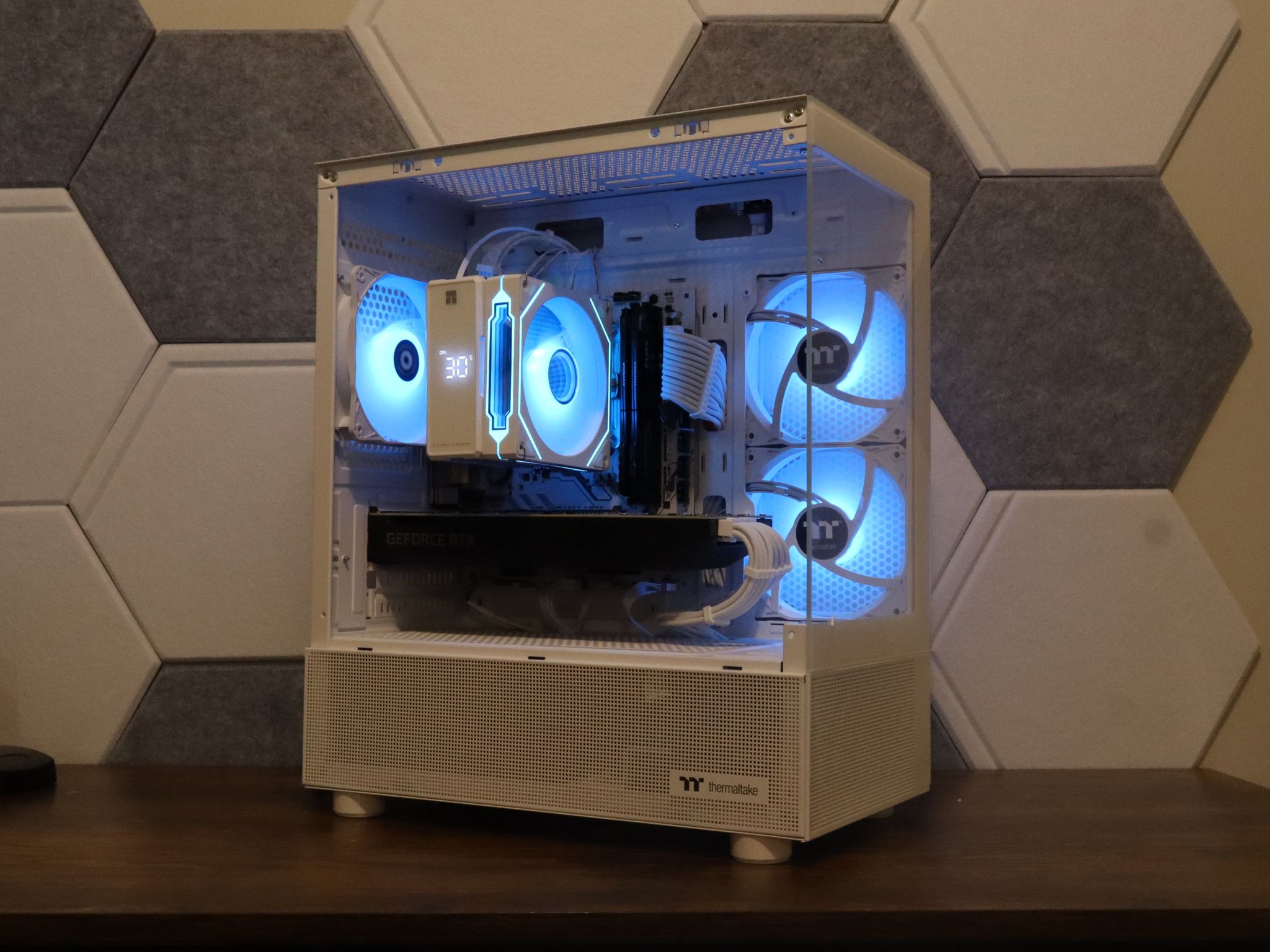 Gaming PC | RTX 3070 8gb | Ryzen 5 | 16gb 3200mhz ram | 1 TB storage | Windows 11 Wifi & Bluetooth