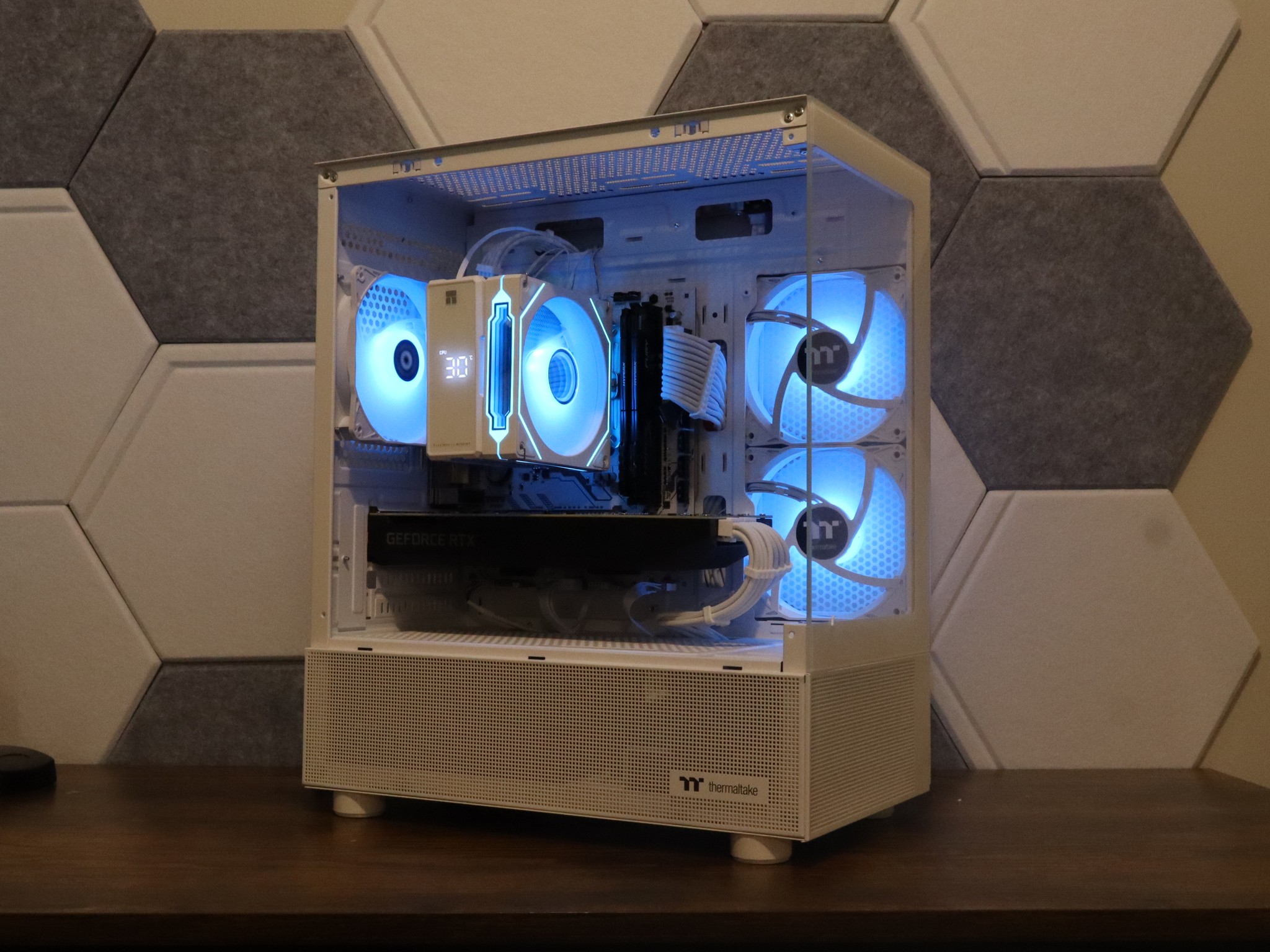 Gaming PC | RTX 3070 8gb | Ryzen 5 | 16gb 3200mhz ram | 1 TB storage | Windows 11 Wifi & Bluetooth