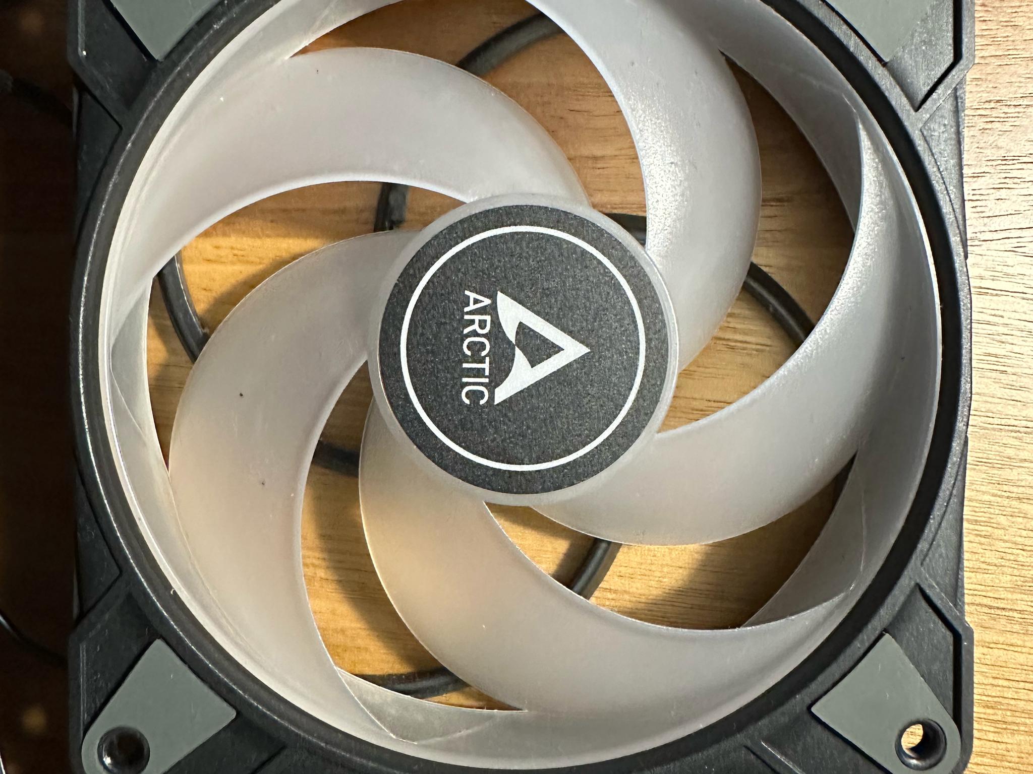 Arctic P12 A-RGB (120mm) 8 Fans