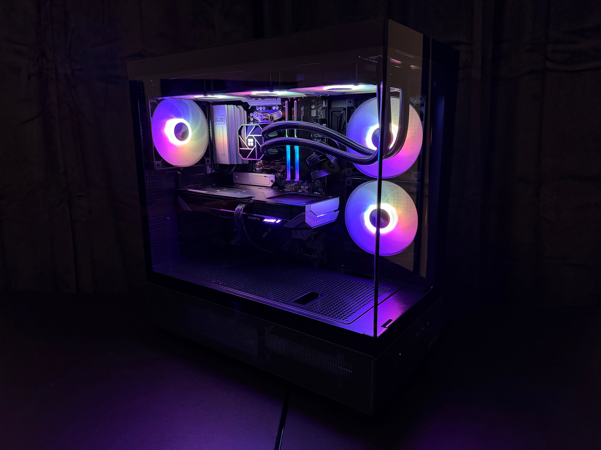 RX 9060 XT 16GB OC • RYZEN 7 9800X3D • B850 PLUS WIFI • 32GB DDR5 • 2TB SSD • 360MM AIO • NEW PC