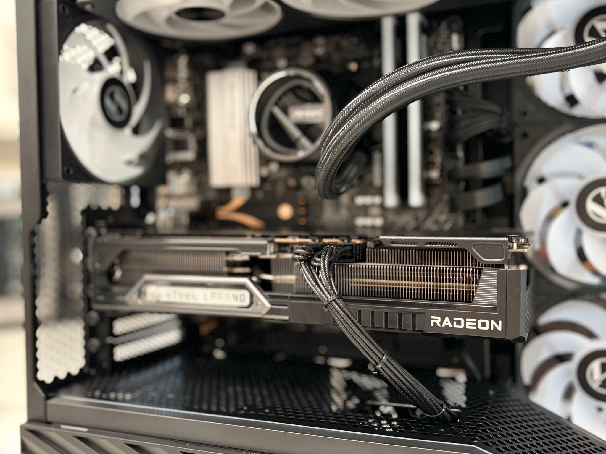Gaming PC RX 9070 XT + RYZEN 7 9800X3D