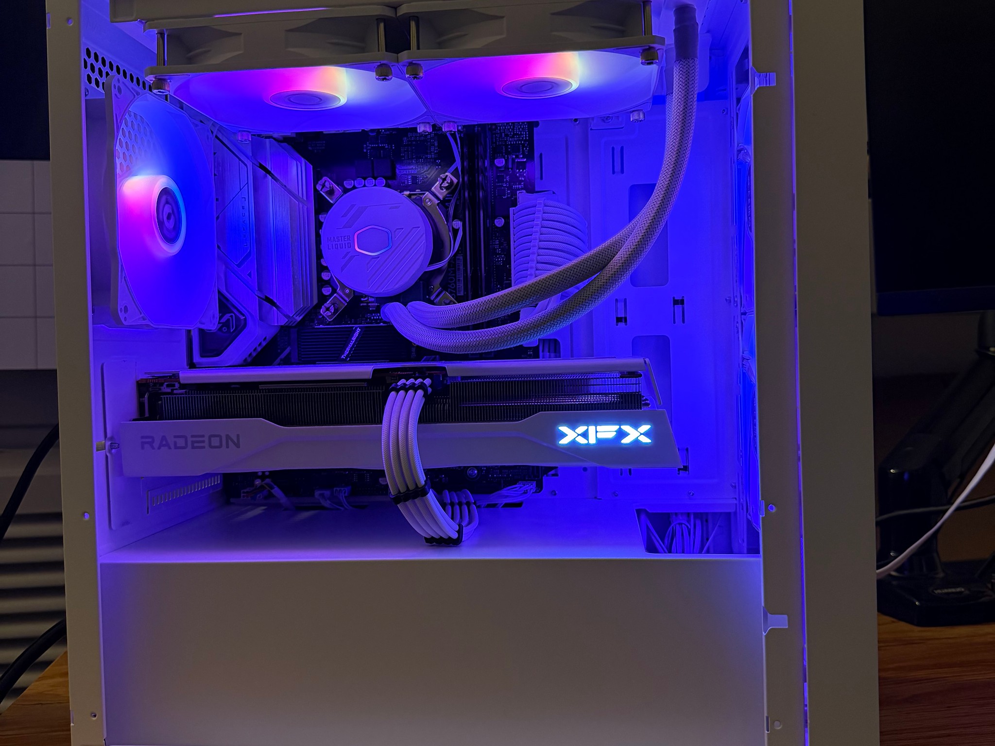 ❄️🧊 White Out 🧊❄️ Intel Gaming PC! i5-13600K | 9060XT 16GB | 1TB SSD | 32GB DDR4 | Free Shipping!