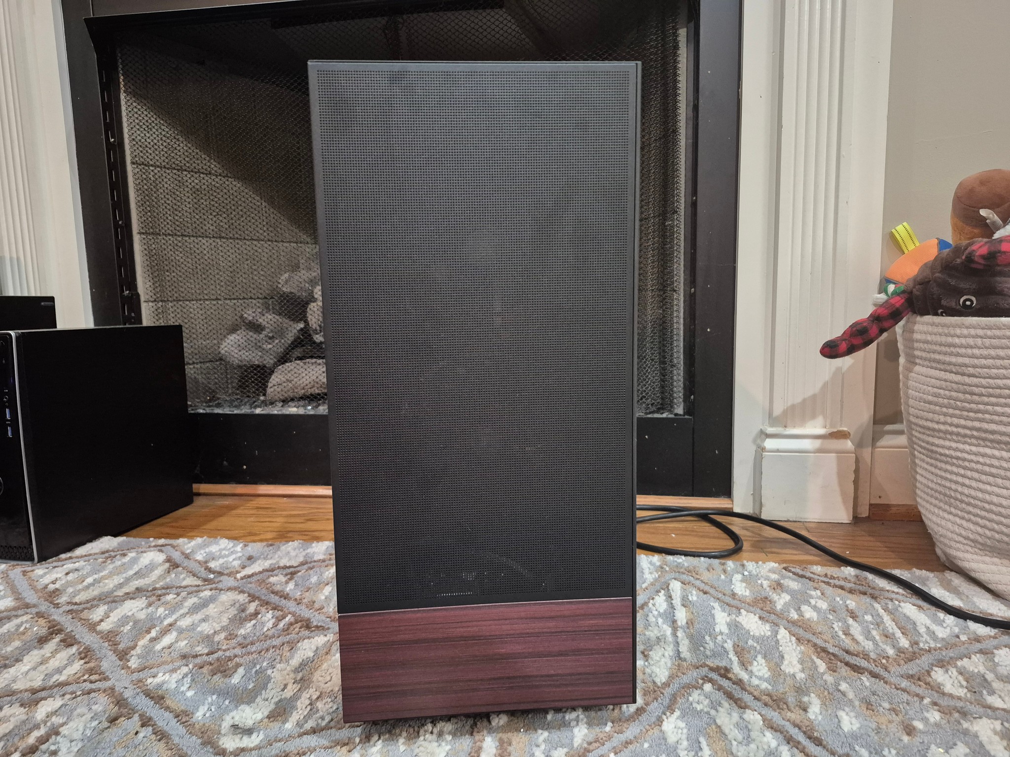 Budget Minimalist | 80 FPS Fortnite| i5-4590, 16GB RAM, 300GB SSD, AMD R9 390 8GB, Win10
