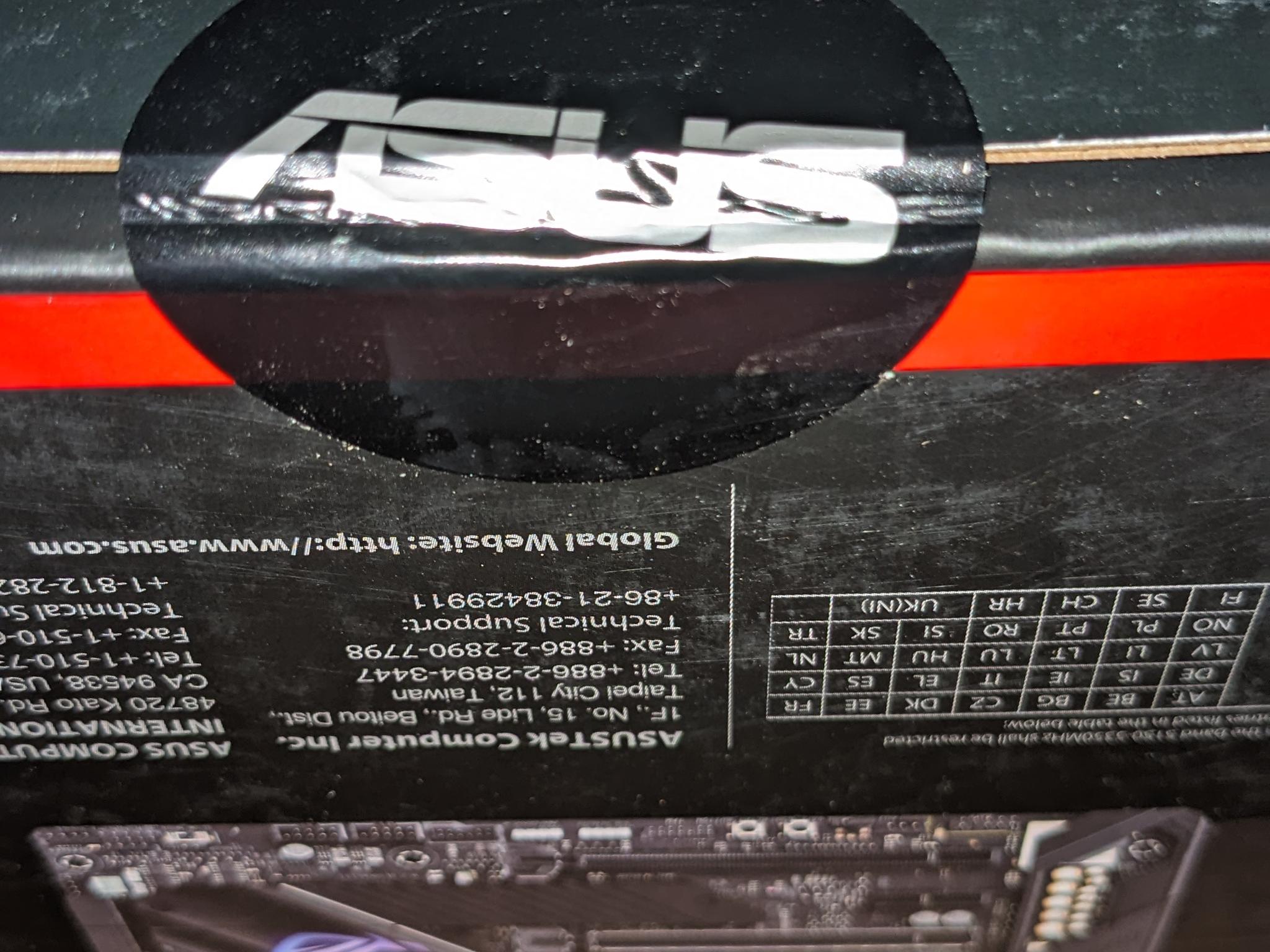 ASUS ROG Crosshair VIII Dark Hero + ROG Strix PCIe Riser (NEW)