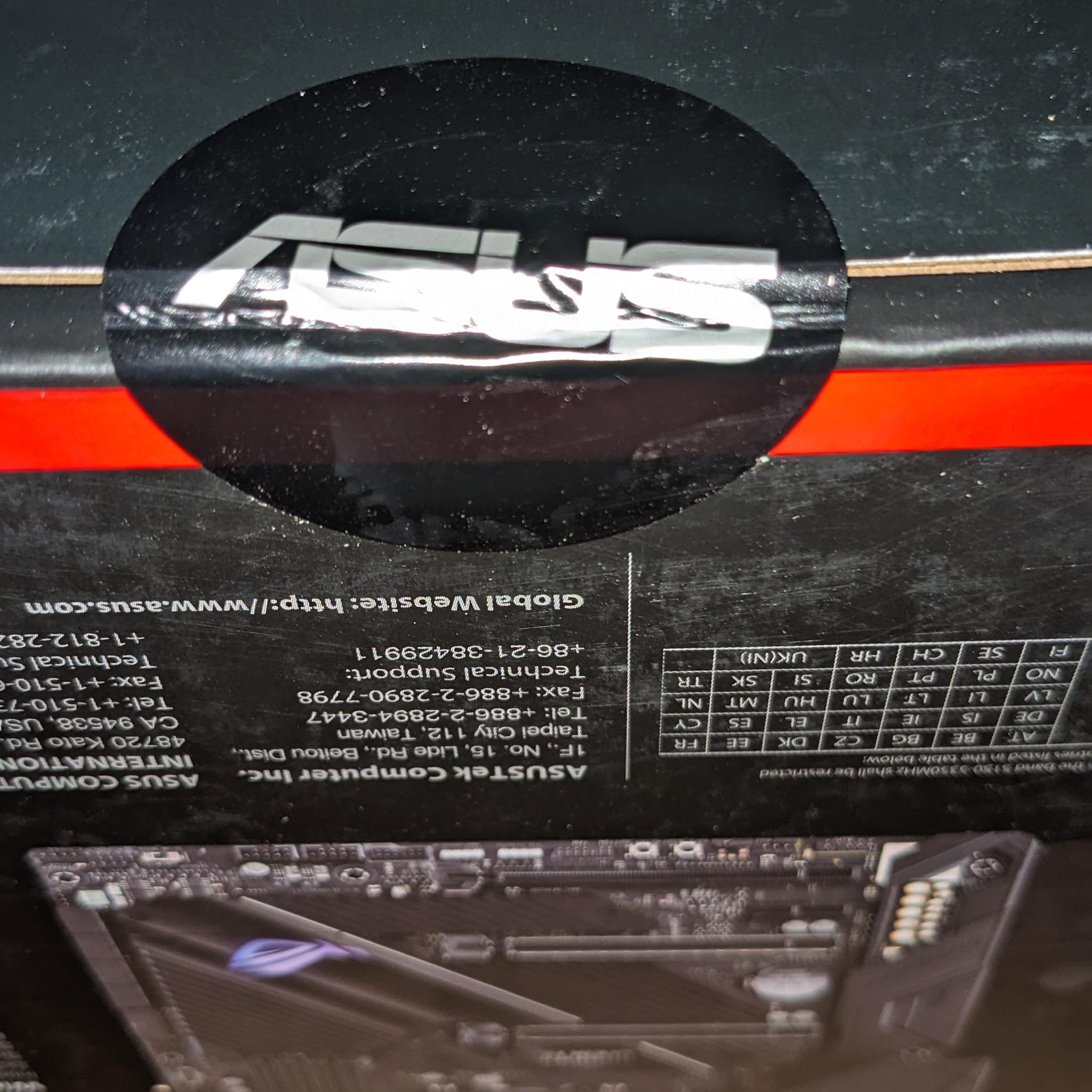 ASUS ROG Crosshair VIII Dark Hero + ROG Strix PCIe Riser (NEW)