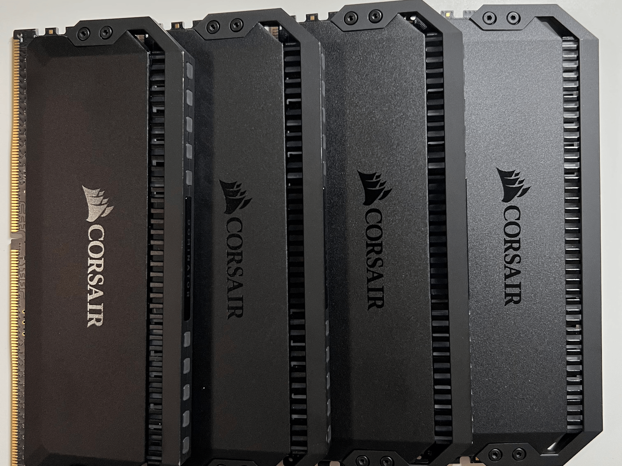 DOMINATOR PLATINUM RGB 32GB (4 x 8GB) DDR4 DRAM 3200MHz C16 Memory Kit