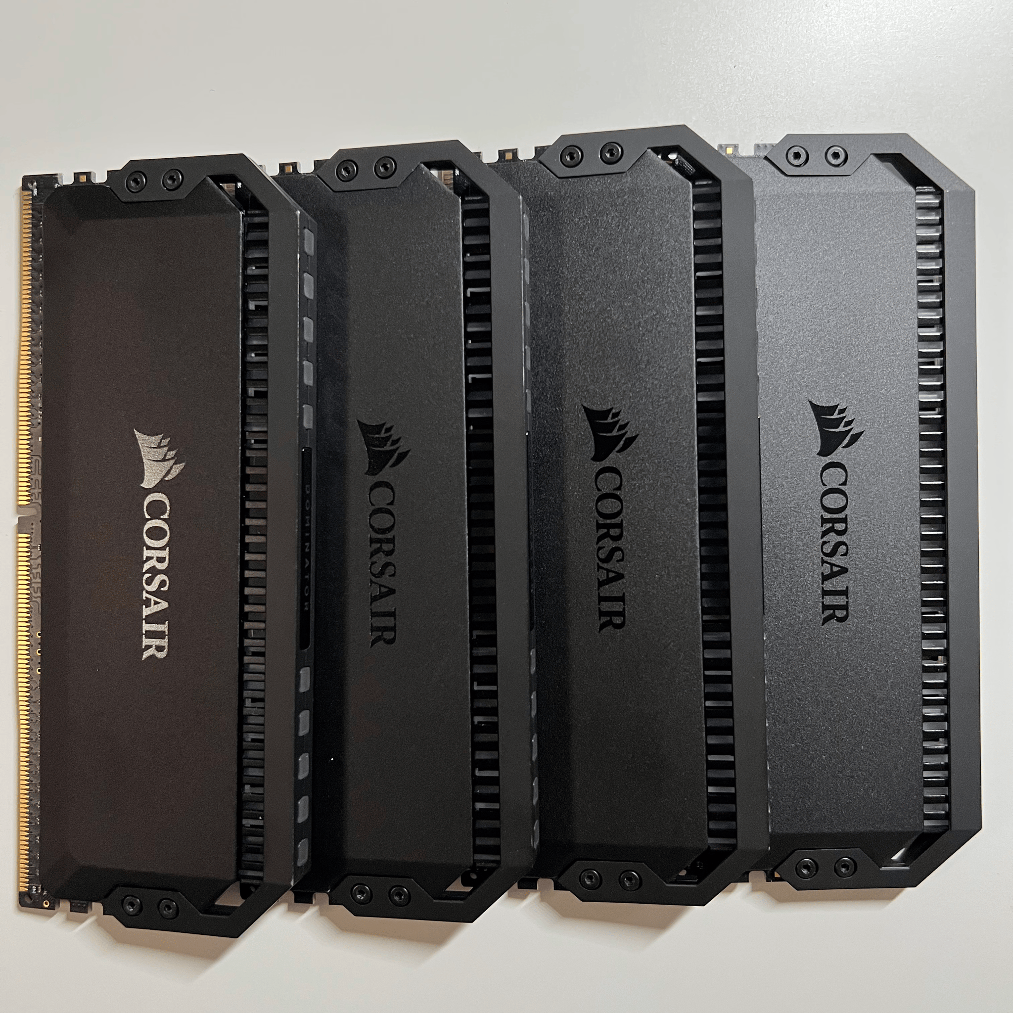 DOMINATOR PLATINUM RGB 32GB (4 x 8GB) DDR4 DRAM 3200MHz C16 Memory Kit