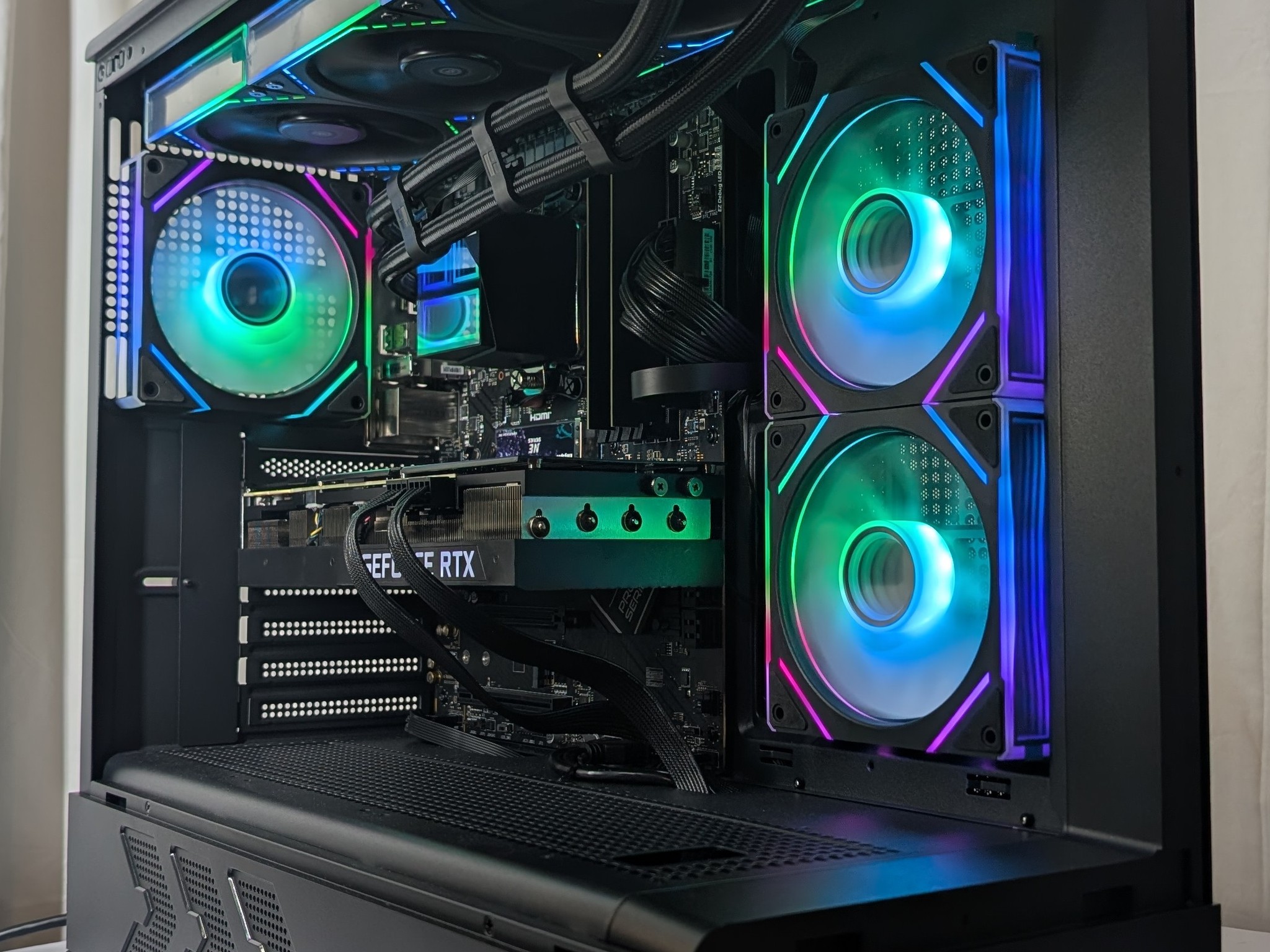 RTX 3090 | RYZEN 5 7600X | 16GB DDR5 | 1TB NVME | 1000W PSU