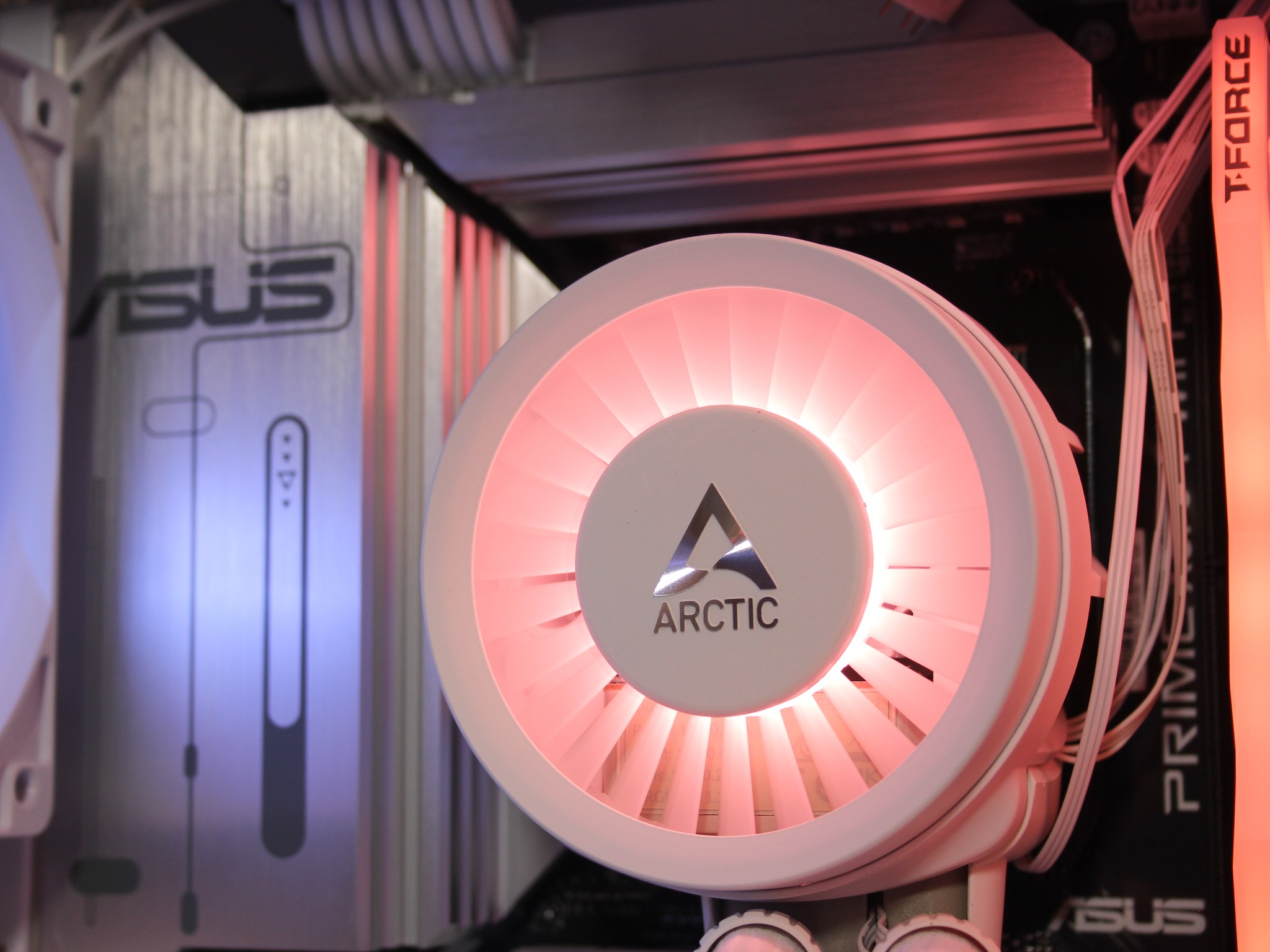 RTX 4080 Super  |Ryzen 7 7800X3D | 32GB DDR5 | 1TB NVME | Arctic | 850W platinum | Windows 11 |WIFI