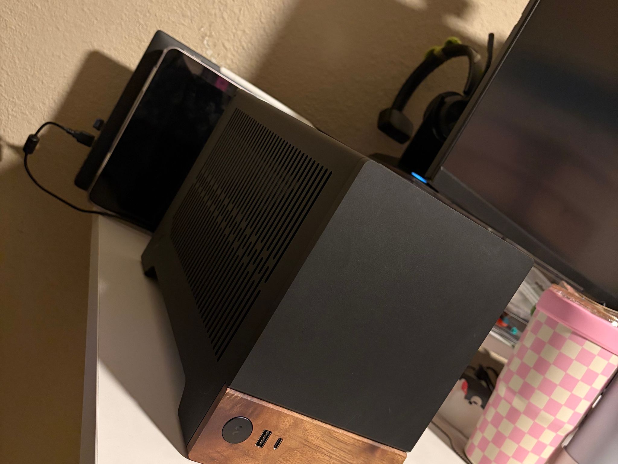 SFF Gaming PC 9070 GRE 12G/5600X3D
