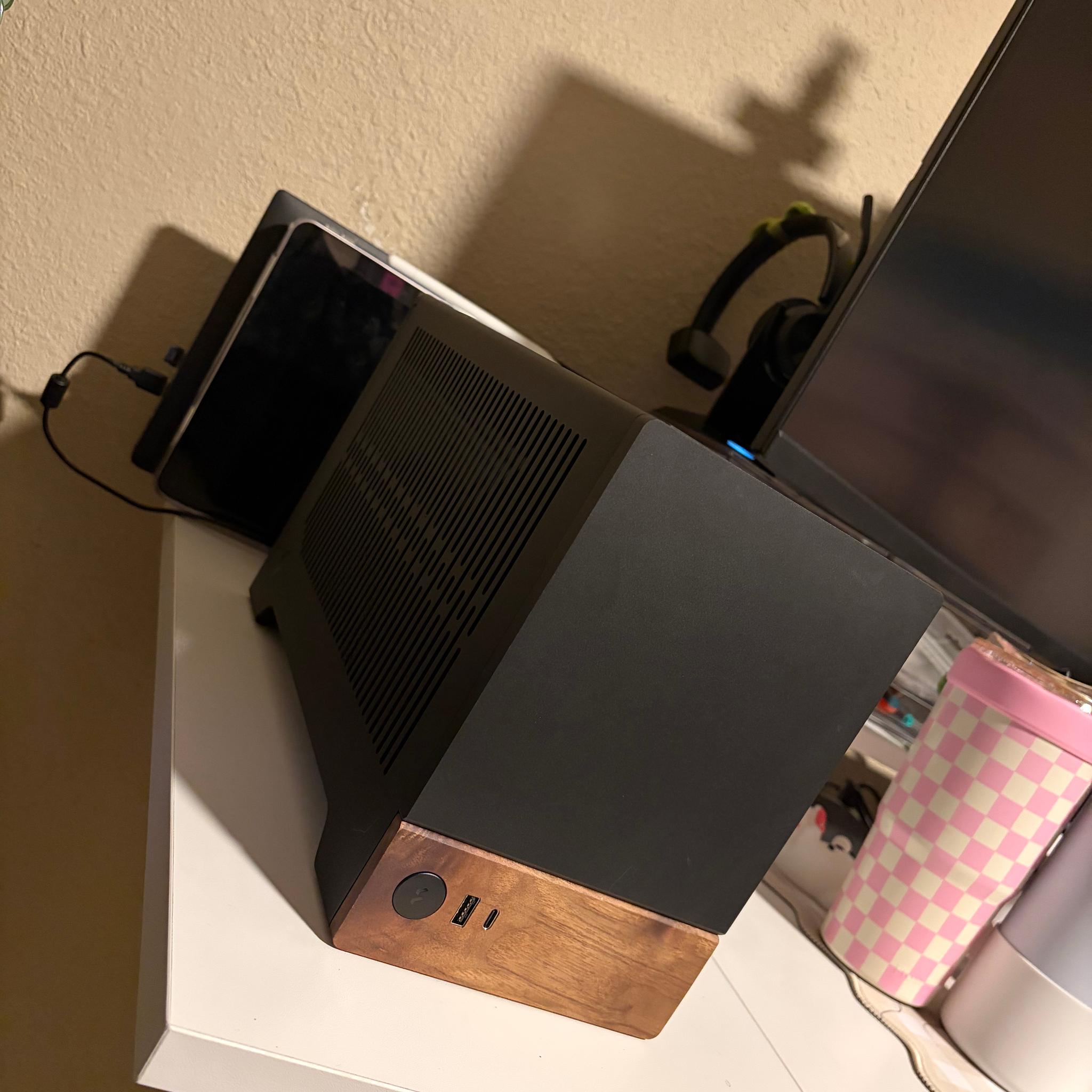 SFF Gaming PC 9070 GRE 12G/5600X3D