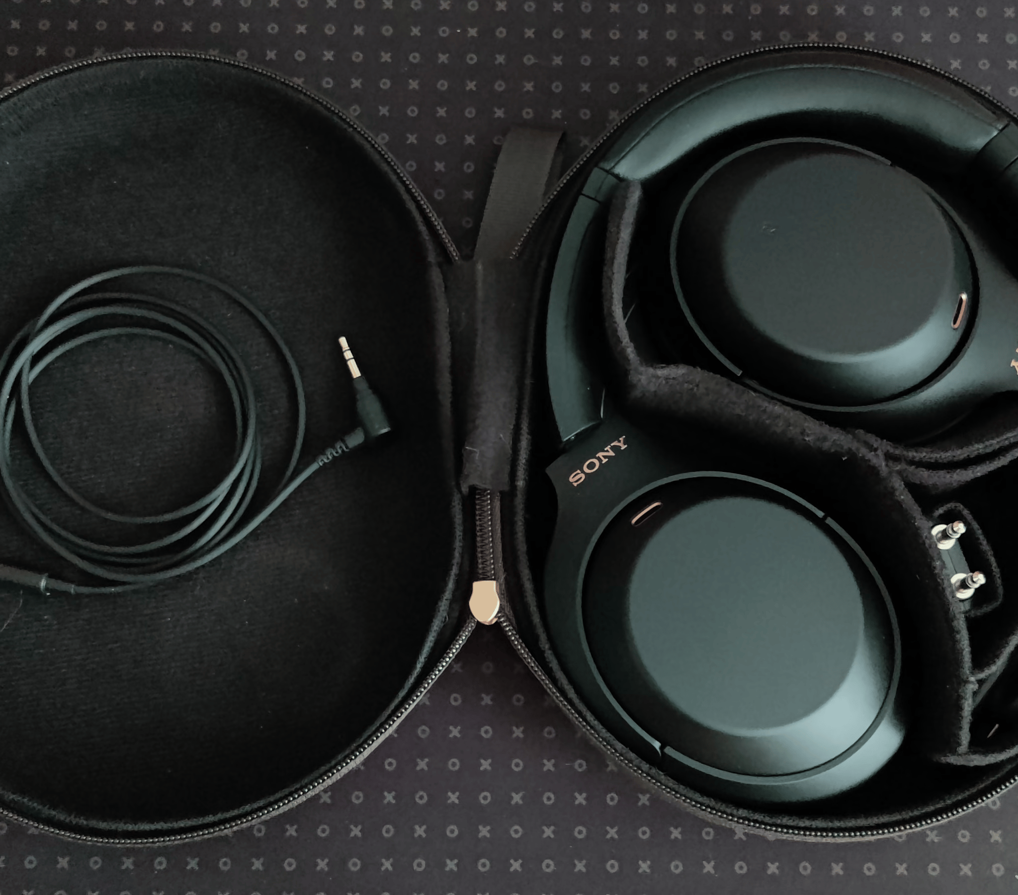 WH-1000XM4 Wireless Noise Cancelling Headphones - Good Condition