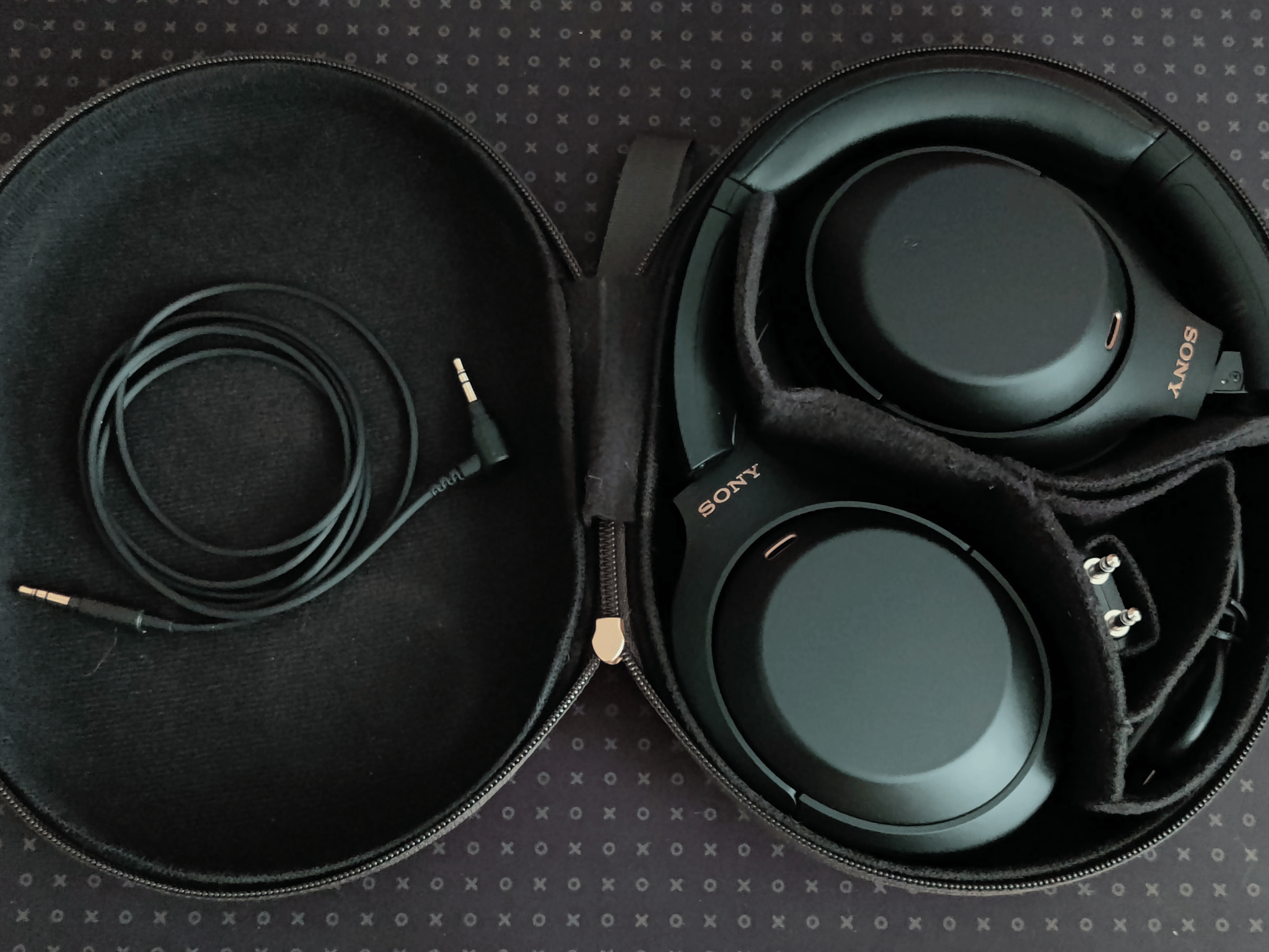 WH-1000XM4 Wireless Noise Cancelling Headphones - Good Condition