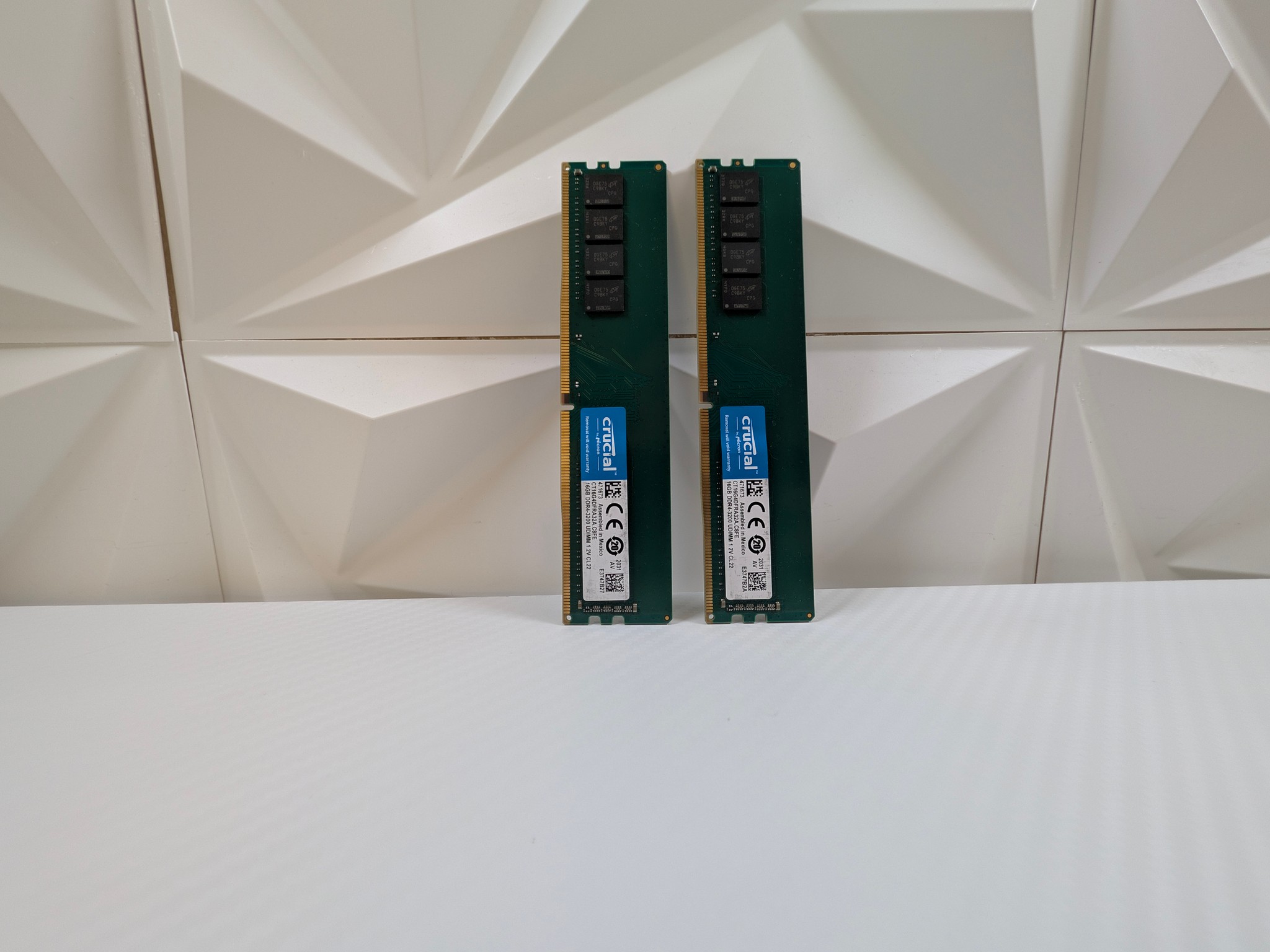 Crucial CT16G4DFRA32A 32GB (16GBx2)