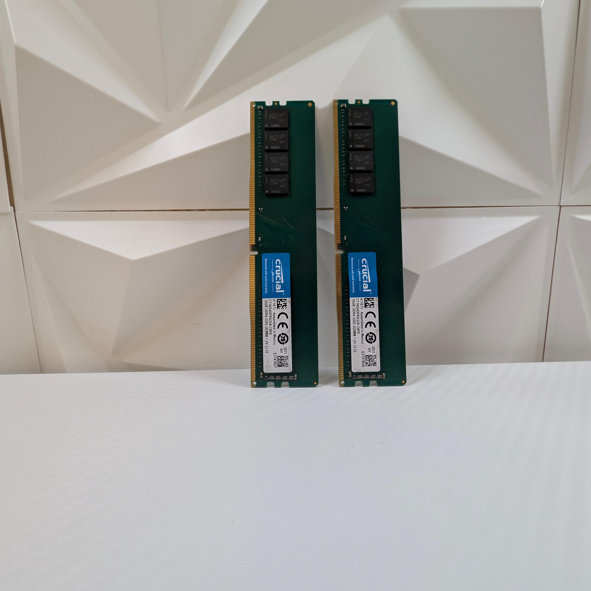 Crucial CT16G4DFRA32A 32GB (16GBx2)