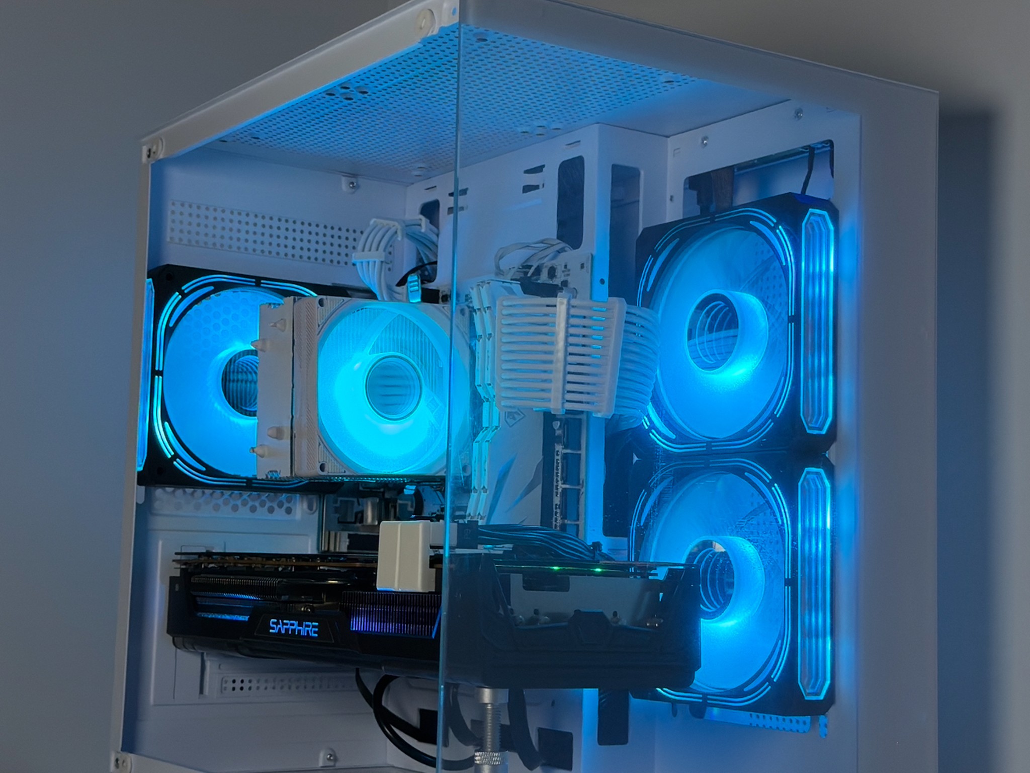 🌐WHITEOUT🌐 1080p | RX Vega 64 | Ryzen 5 3600 | 16GB DDR4 3200MHz | 1TB M.2 NVMe