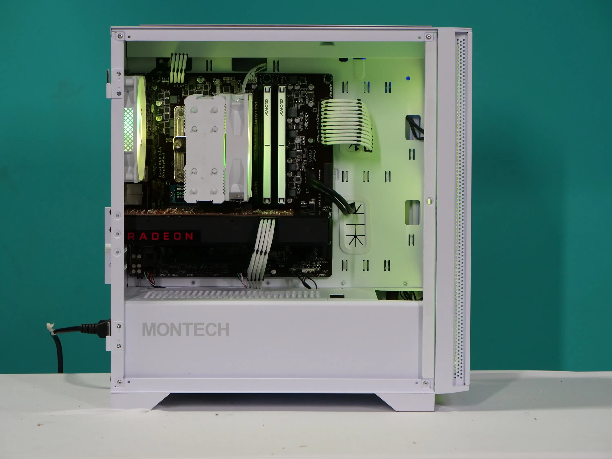UCW Ready to Play Q170 "Thats about White" Build (i7-7700 + RX 580X 8gb + 16gb RAM)