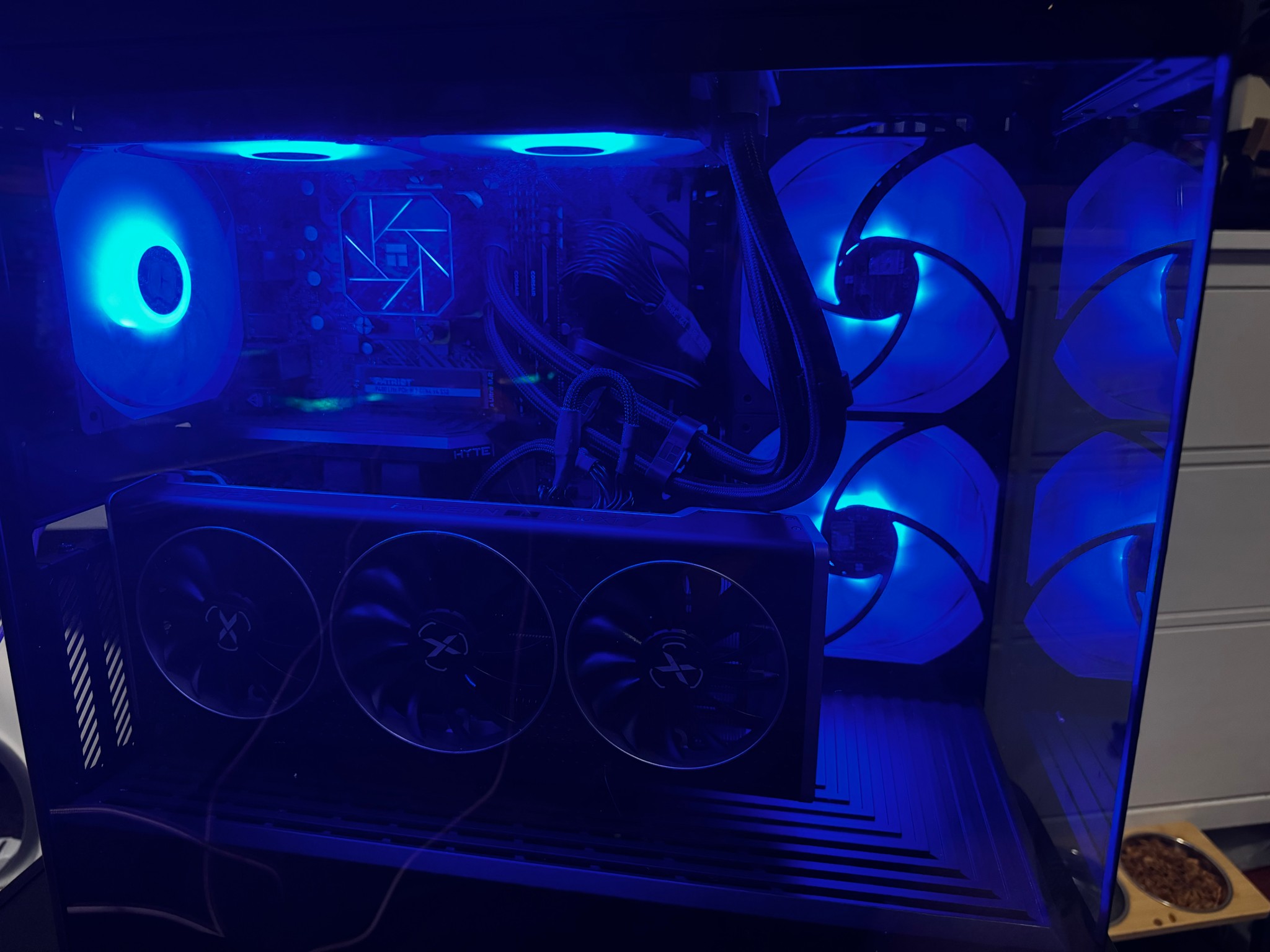 🔥 Custom Gaming PC – Intel i7 + RX 6700 XT – HYTE Y40 – Clean Build 🔥