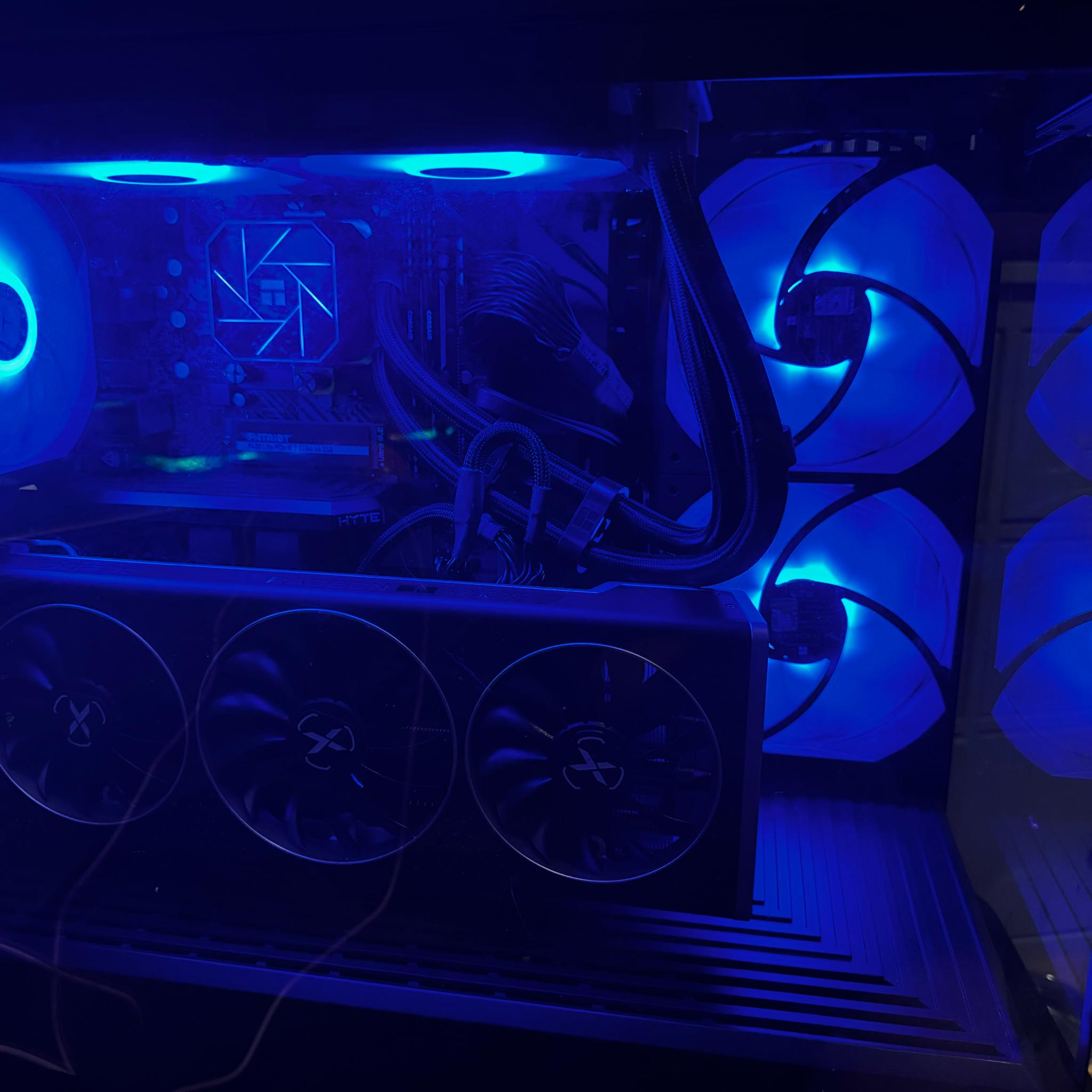 🔥 Custom Gaming PC – Intel i7 + RX 6700 XT – HYTE Y40 – Clean Build 🔥