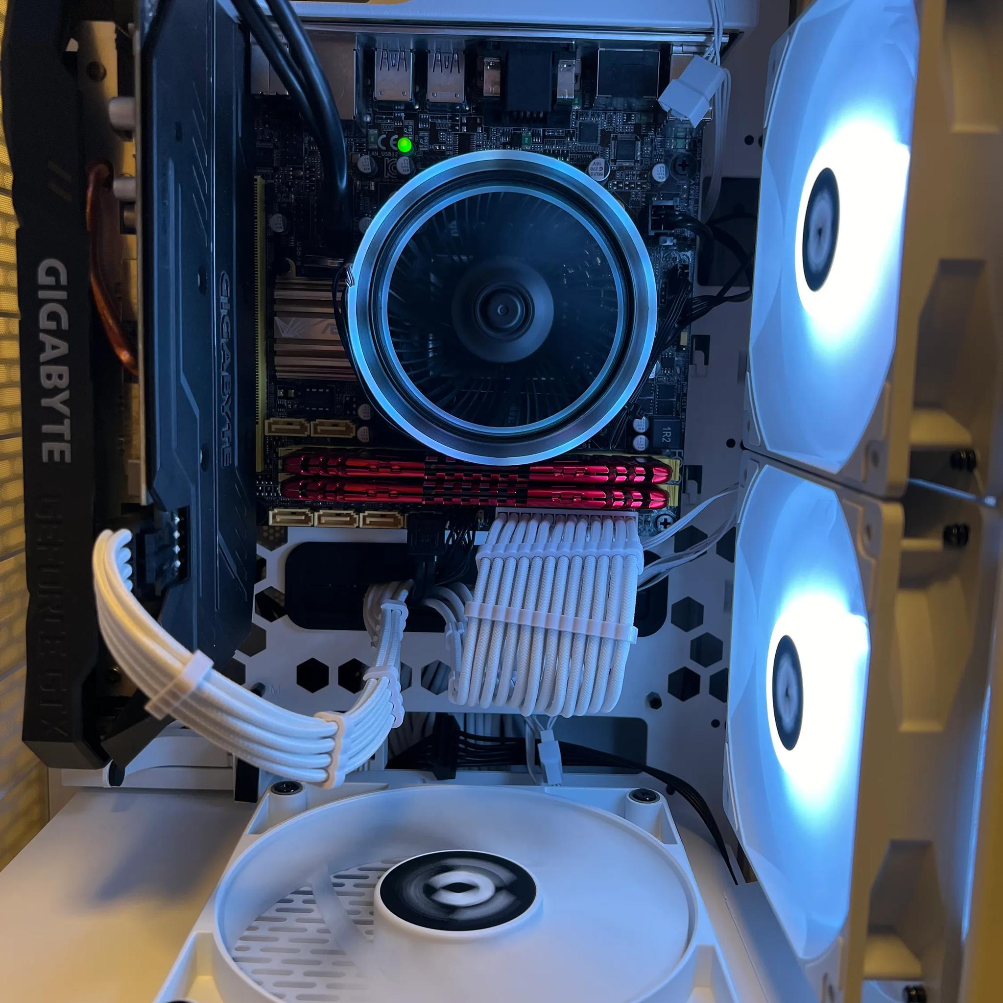 🧊Ice Tower🧊 | Mini PC | GTX 1660TI | Intel Xeon (= Core i7 4770K) | 16GB RAM | 1TB SSD
