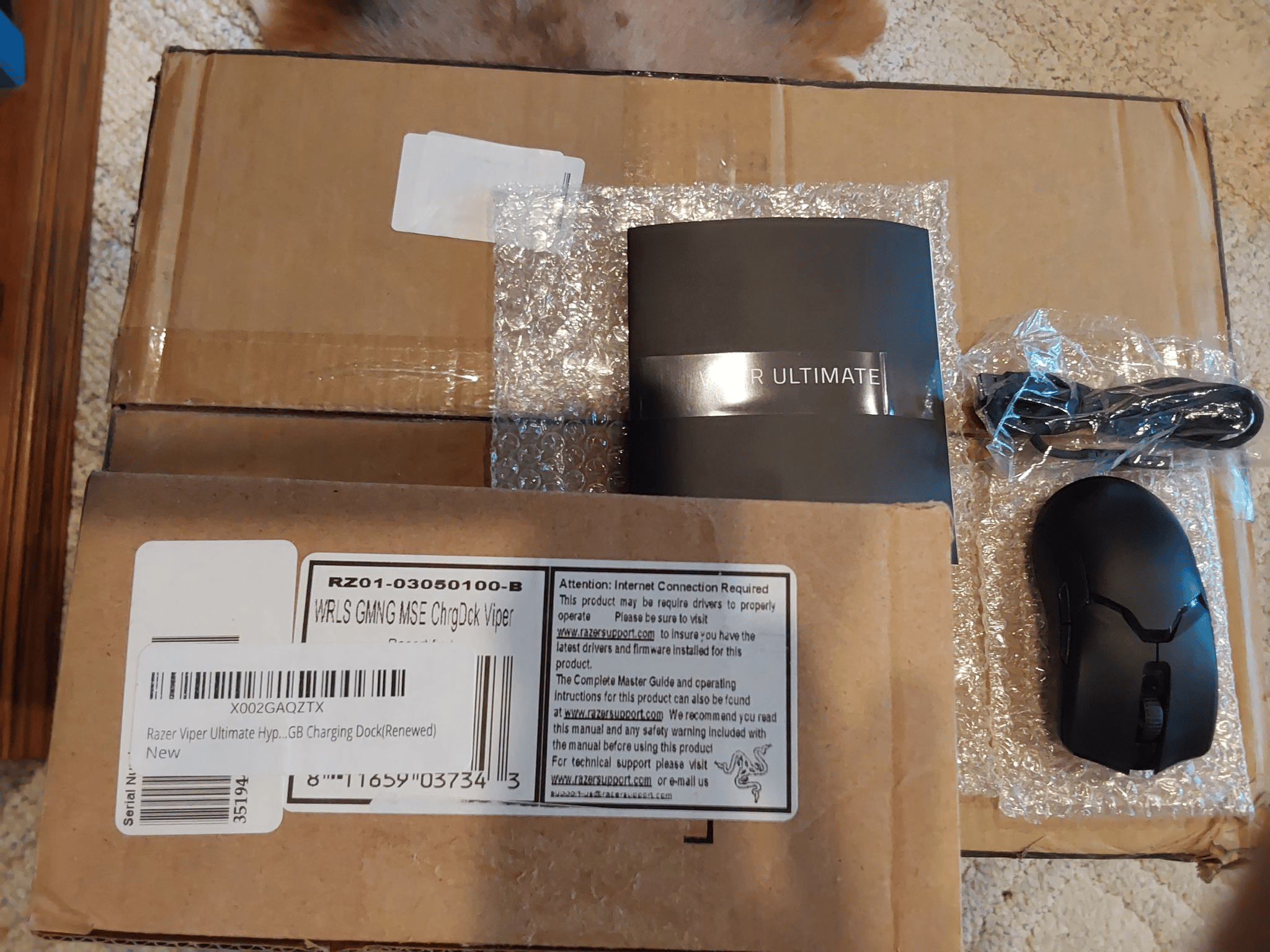 Razer Viper Ultimate Hyperspeed Lightweight Wireless Gaming Mouse with RGB Charging Dock (Renewed)