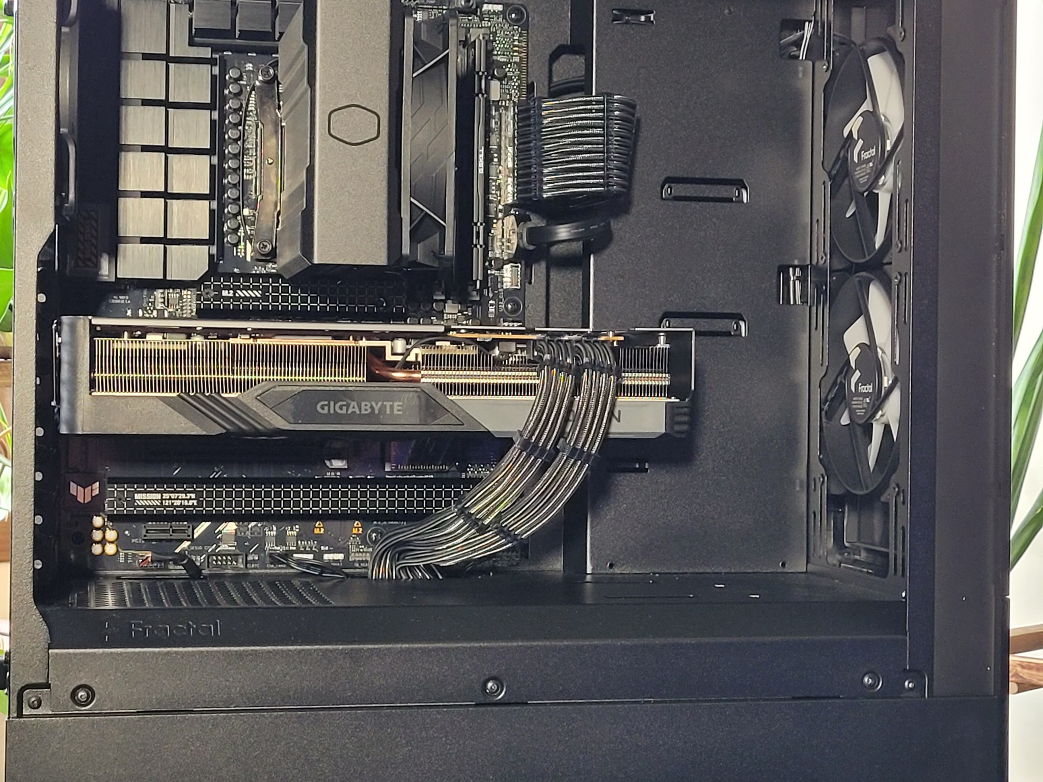 RYZEN 5 7600 | RX 7800XT | 32GB RAM | 2TB STORAGE | WINDOWS 11 ACTIVATED