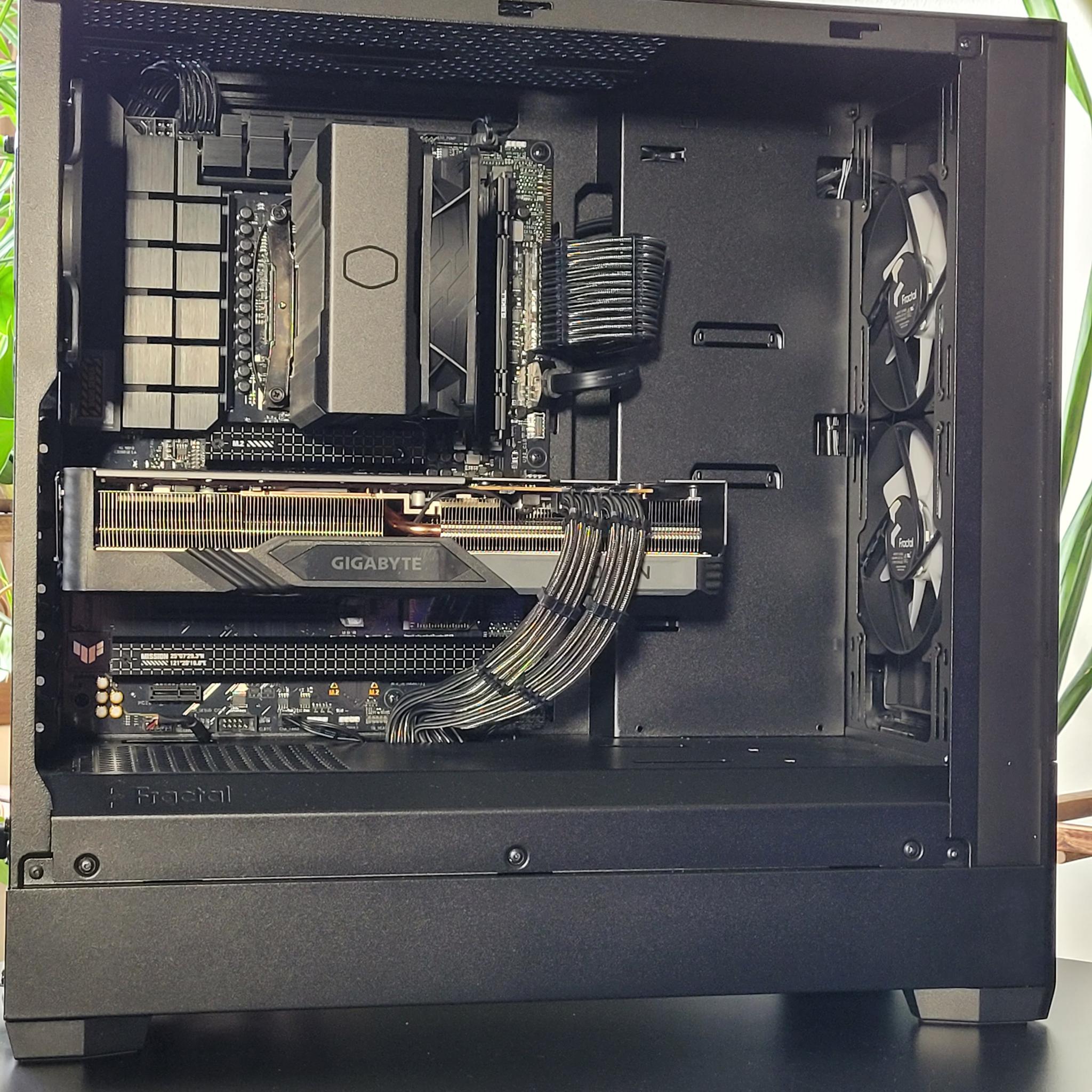 RYZEN 5 7600 | RX 7800XT | 32GB RAM | 2TB STORAGE | WINDOWS 11 ACTIVATED