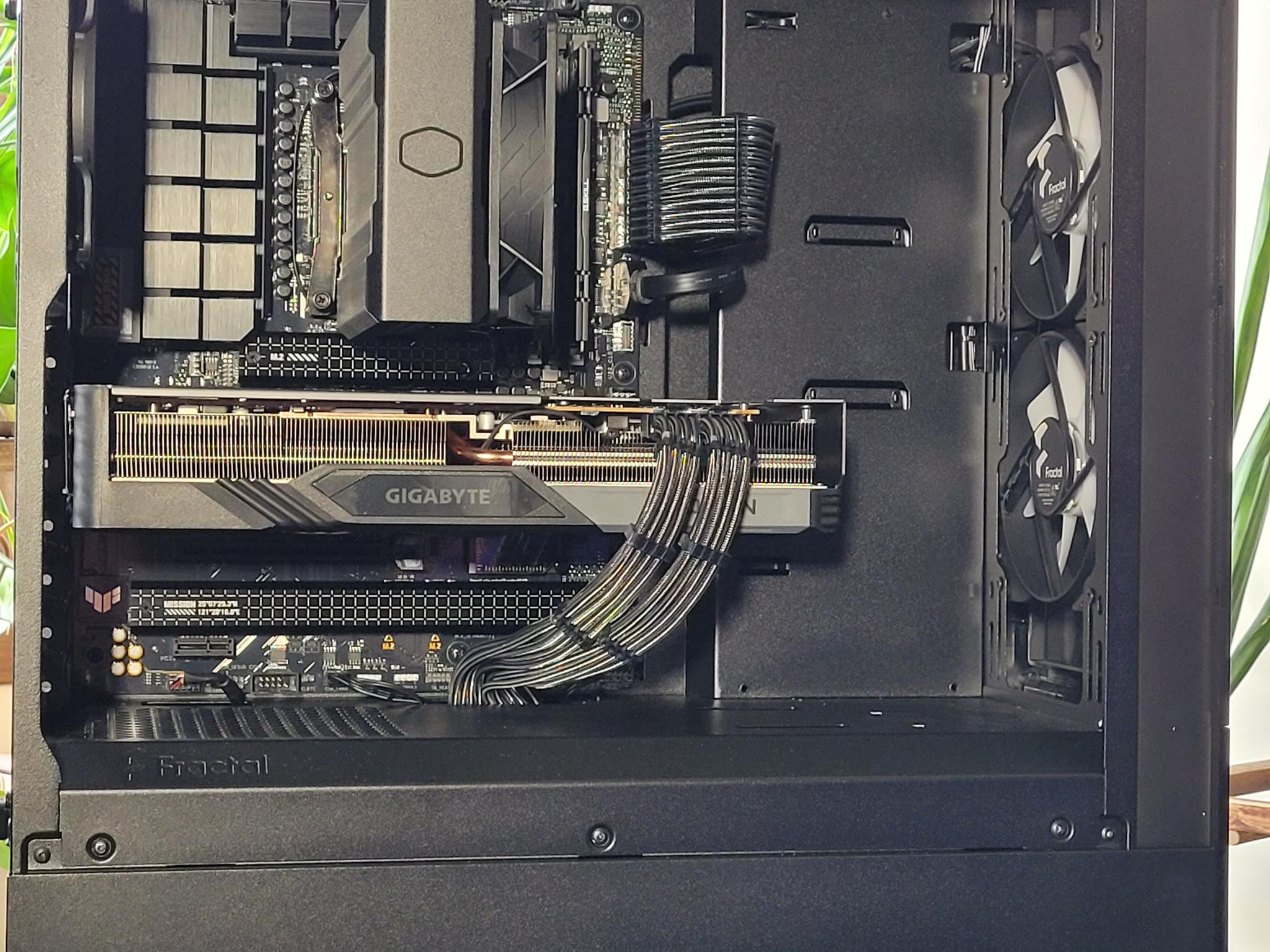 RYZEN 5 7600 | RX 7800XT | 32GB RAM | 2TB STORAGE | WINDOWS 11 ACTIVATED