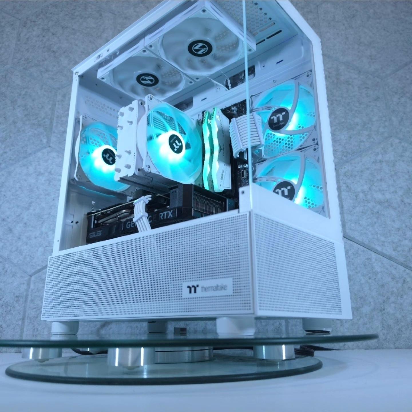 ASUS RTX 4070 💚 Ryzen 5 9600X