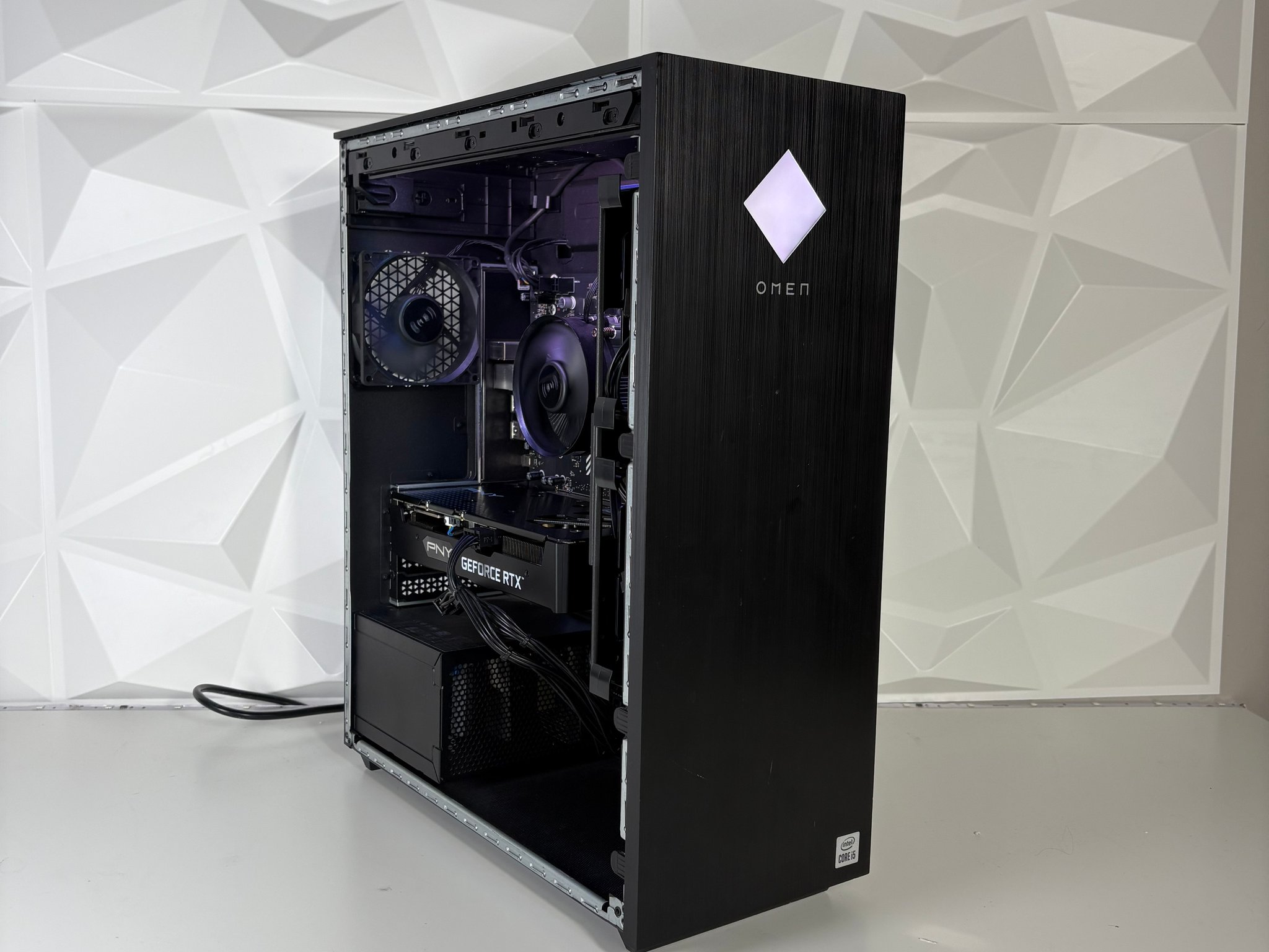 OMEN Gaming PC - RTX 3050 8GB / Intel Core i5 10400F/ 16GB DDR4