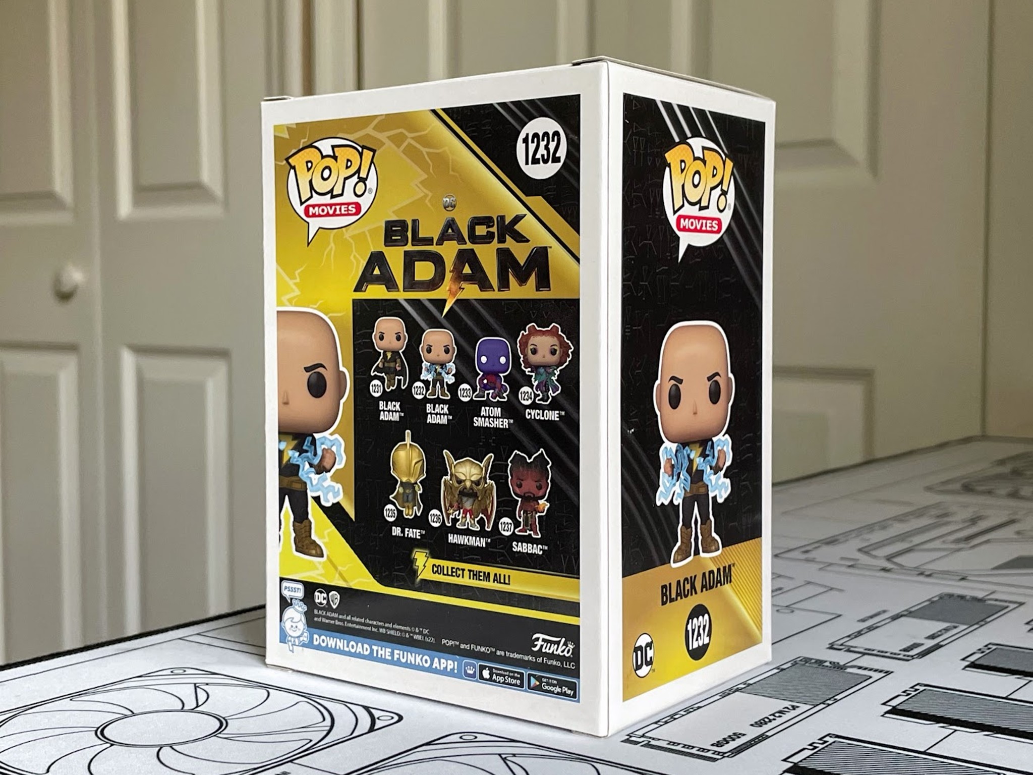 Funko Pop! Movies: Black Adam - Black Adam No Cape with Lighting Chest