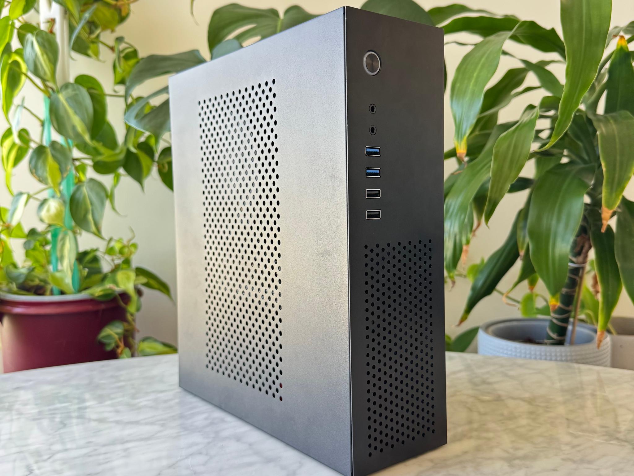 Sleeper ITX Mini Tower - Ryzen 9 8945HX . RTX 5060 LP . 32GB DDR5 6000 . 512gb M.2 - NEW