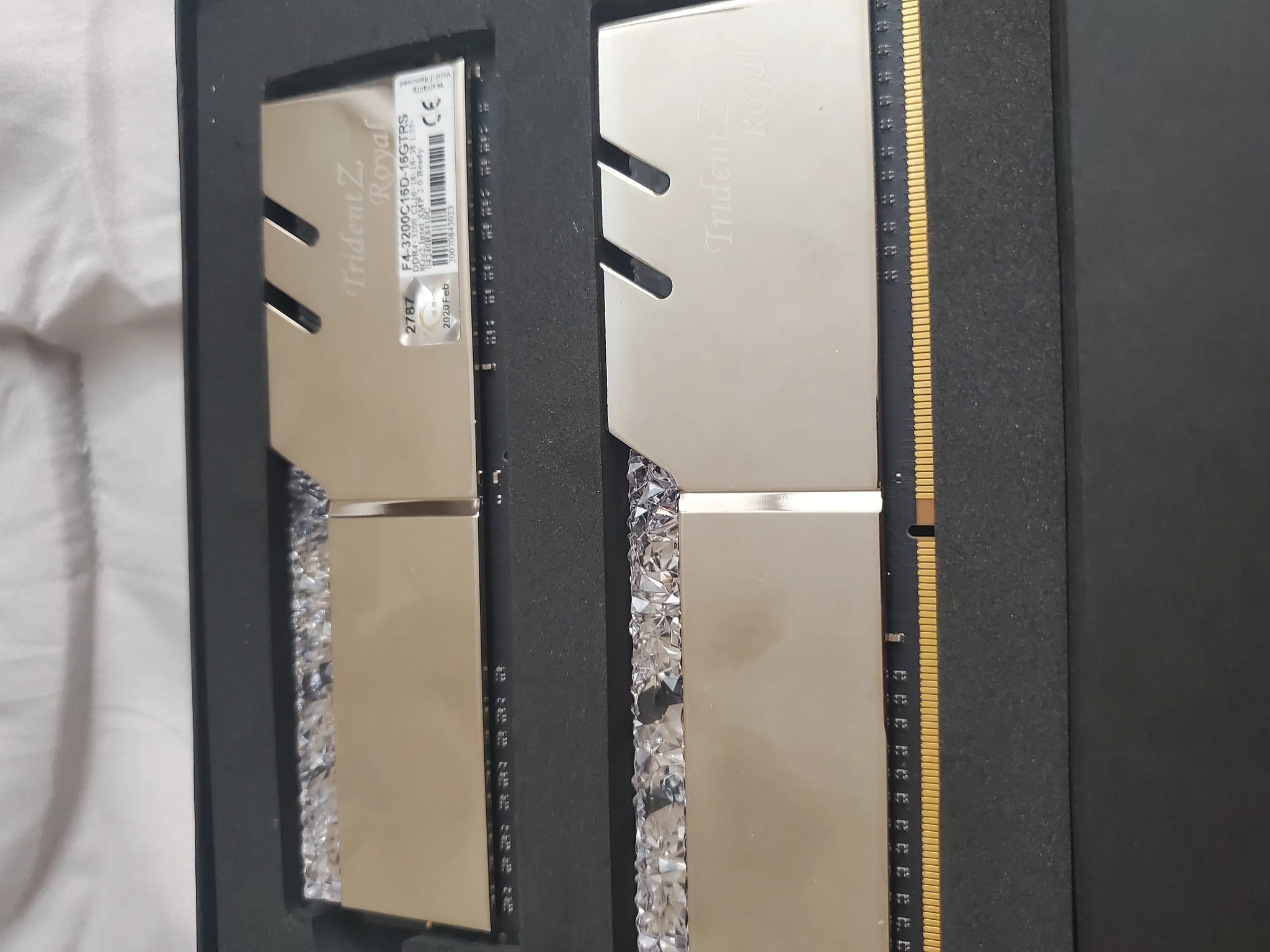 2 x 8gb G.Skill Trident Z Royal 3200mhz Cl16