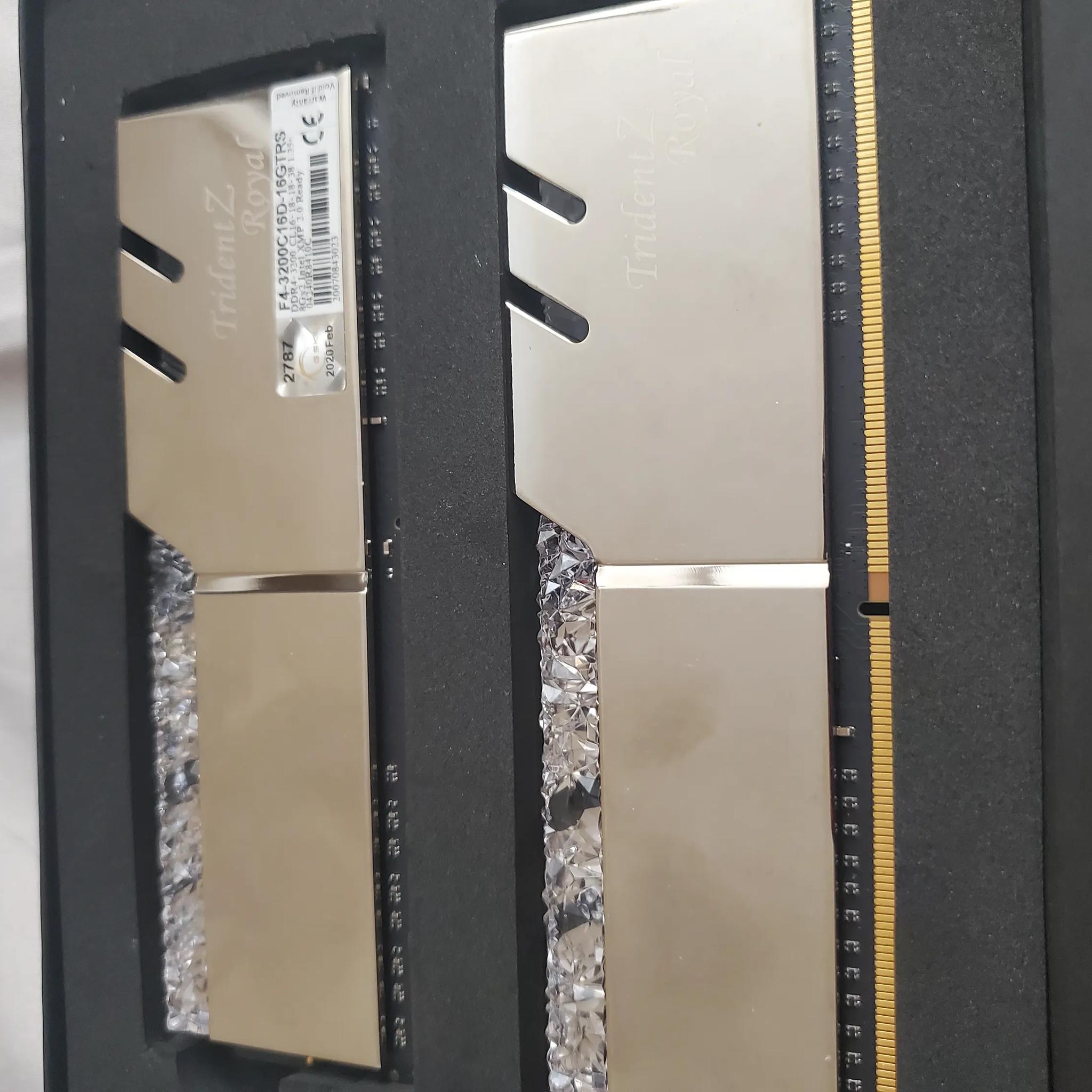 2 x 8gb G.Skill Trident Z Royal 3200mhz Cl16