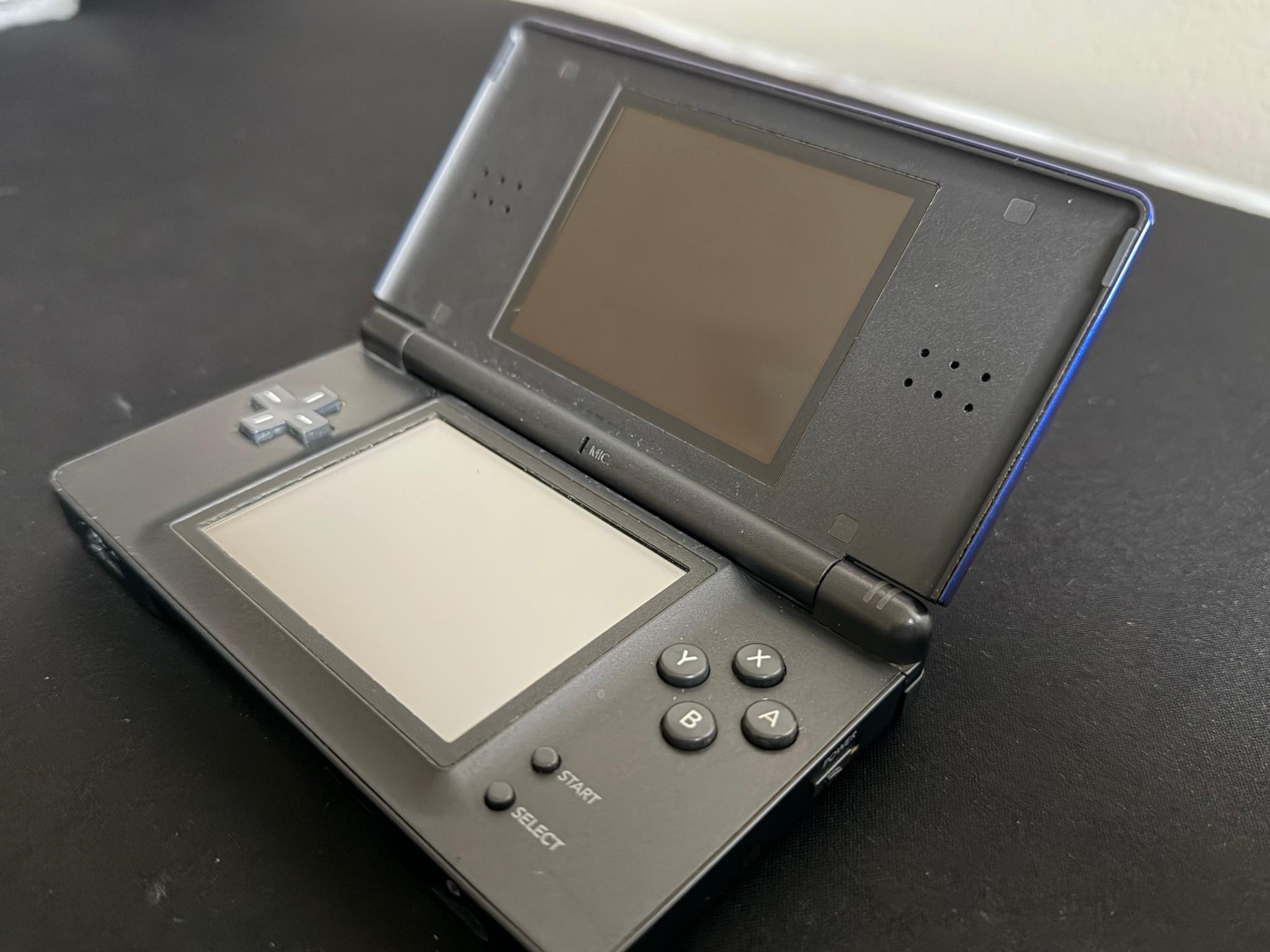 Nintendo DS Lite Handheld System - Blue Cobalt/Black - W/ Stylus & Charger