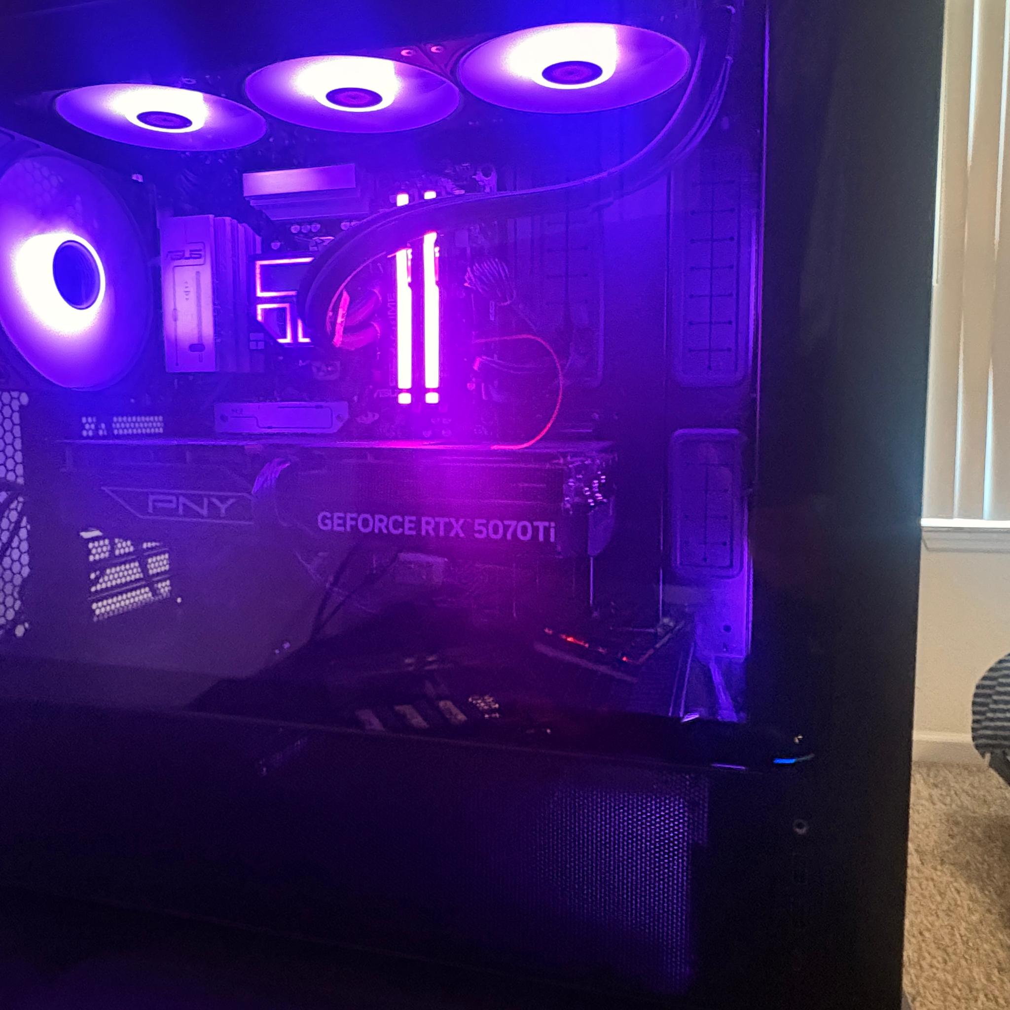 5070 Ti/Ryzen 7 9800x3D/32GB/2TB NVMe/lian li Gaming Pc