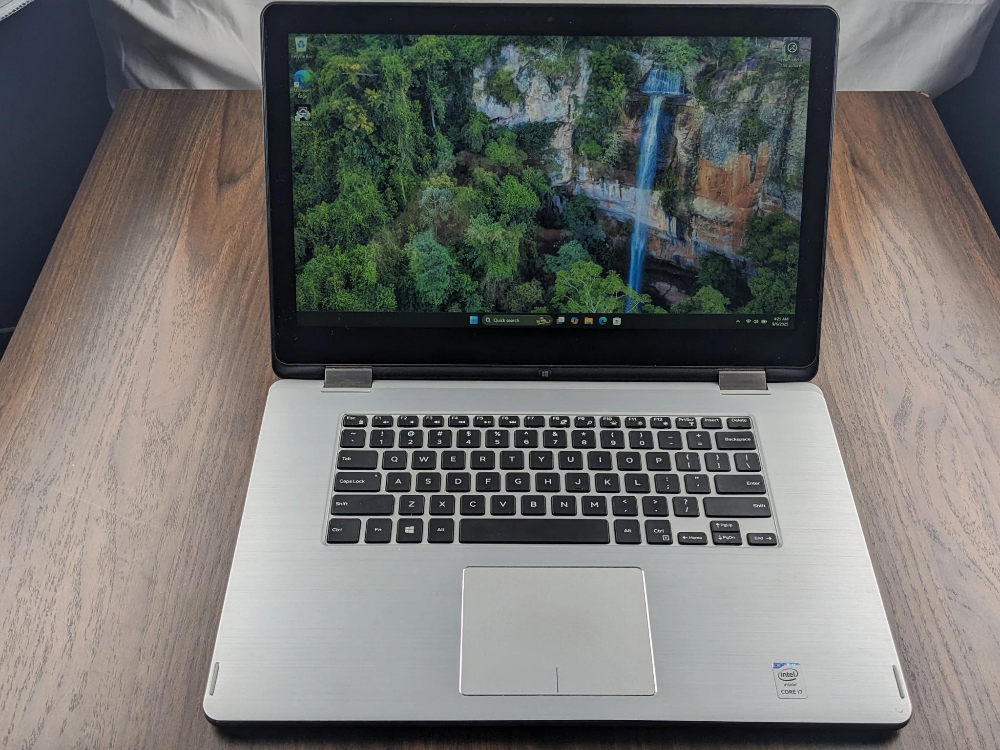 15.6" Dell Insperion 7558 2 in 1, i7-5500u, 8GB Ram, 240GB SSD