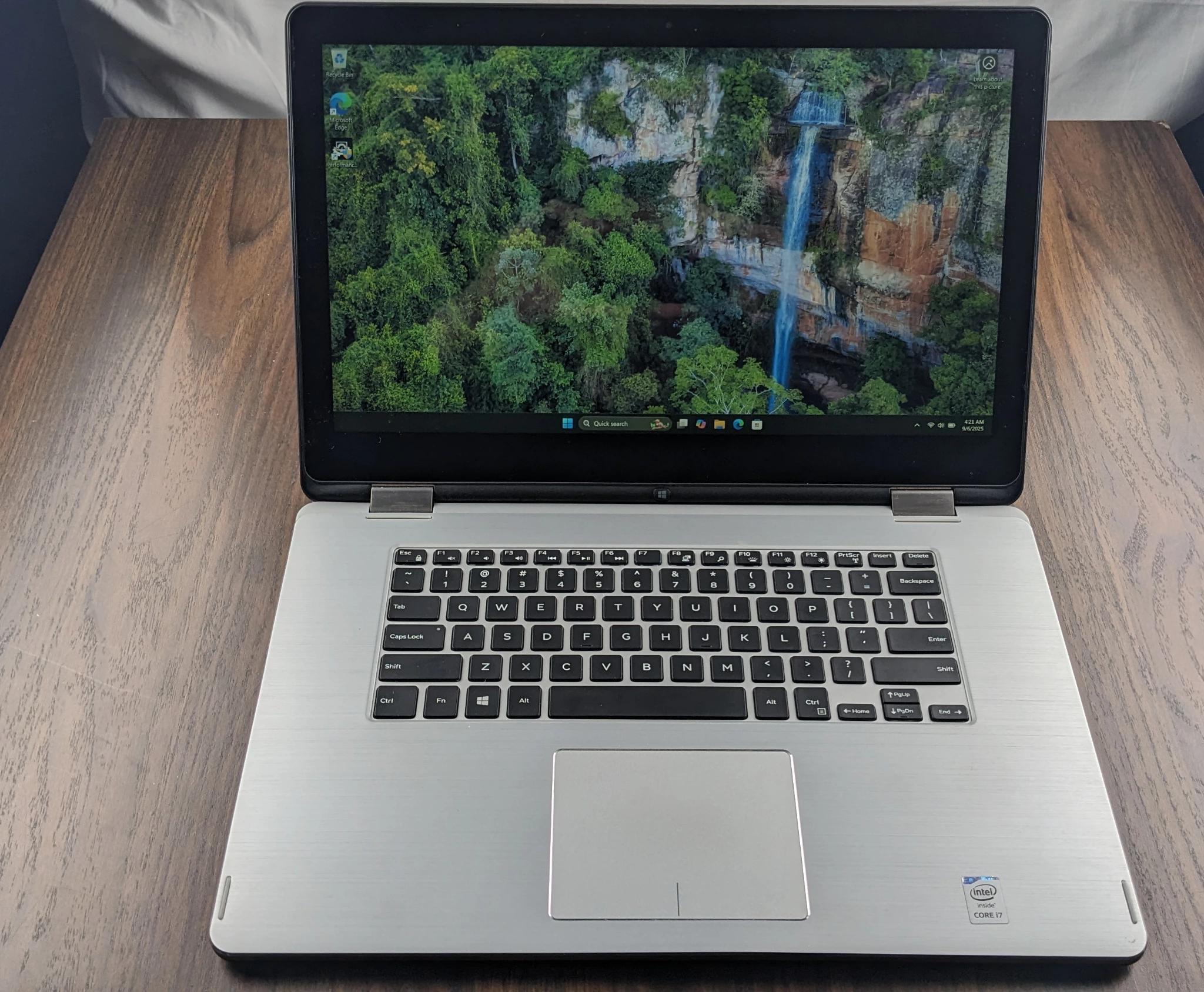 15.6" Dell Insperion 7558 2 in 1, i7-5500u, 8GB Ram, 240GB SSD
